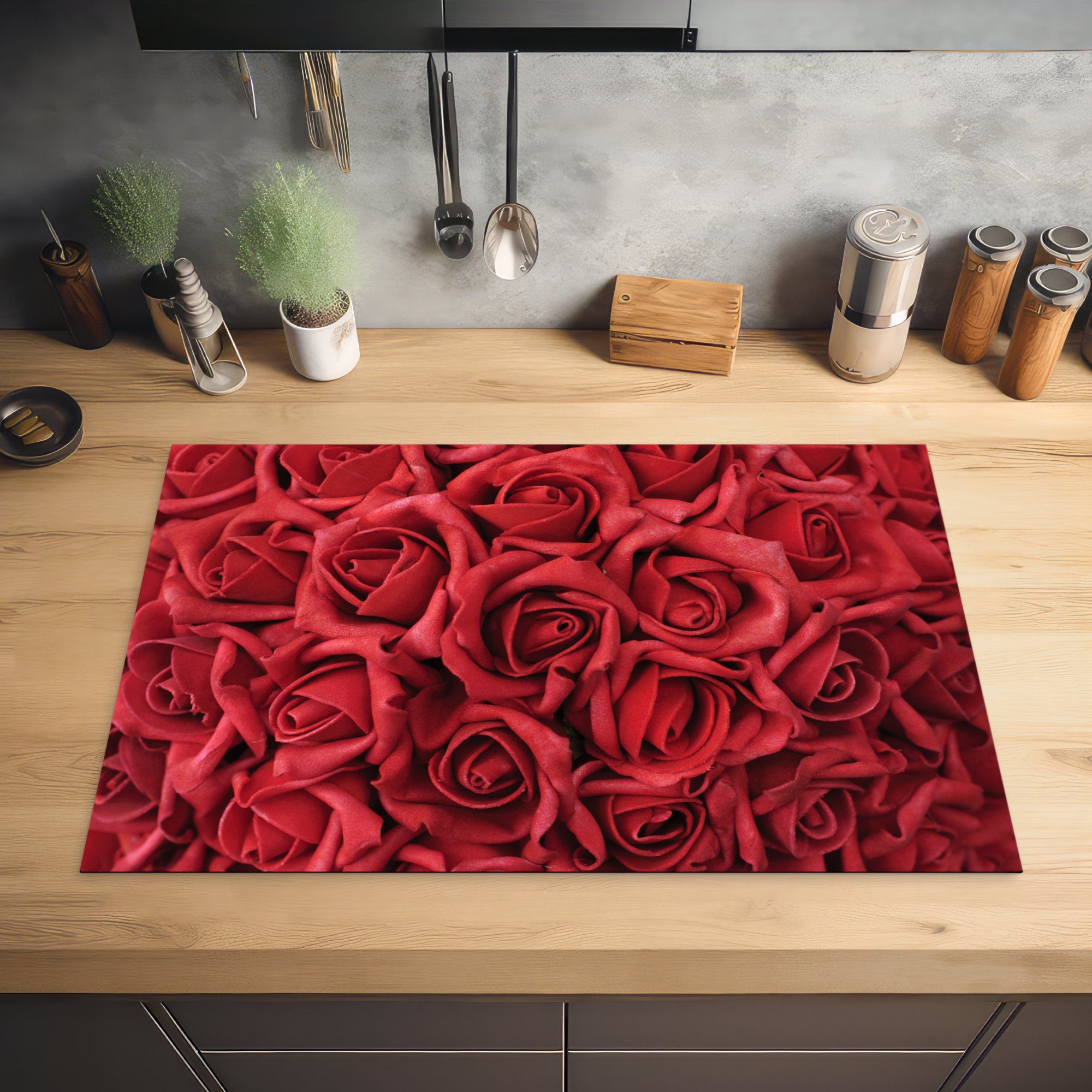 Schutz die Induktionskochfeld Rot, - Vinyl, (1 MuchoWow tlg), Rosenblütenblätter Rosen Herdblende-/Abdeckplatte - Ceranfeldabdeckung 81x52 cm, für küche,