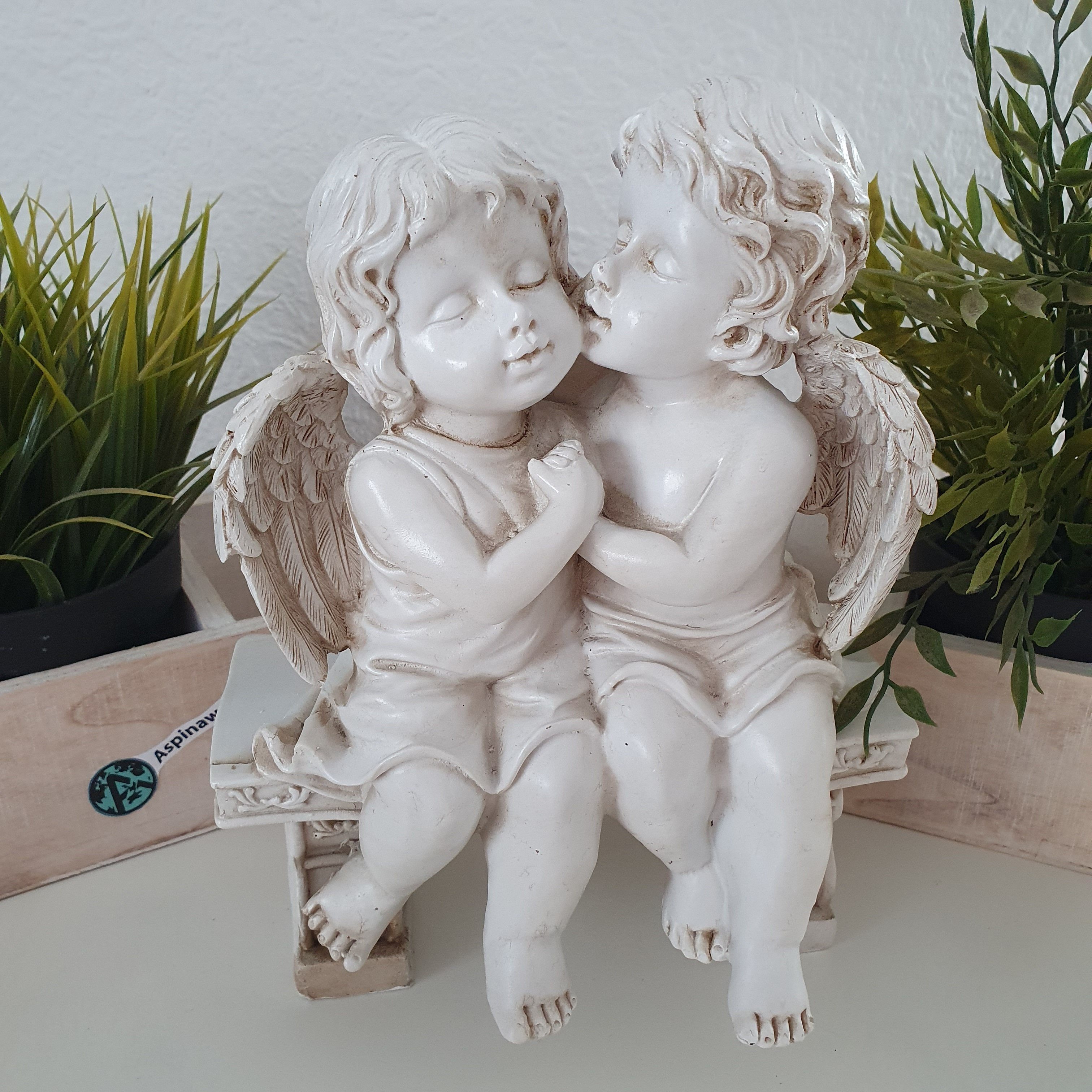 Aspinaworld Engelfigur Engelspaar sitzt auf einer Bank 24 cm
