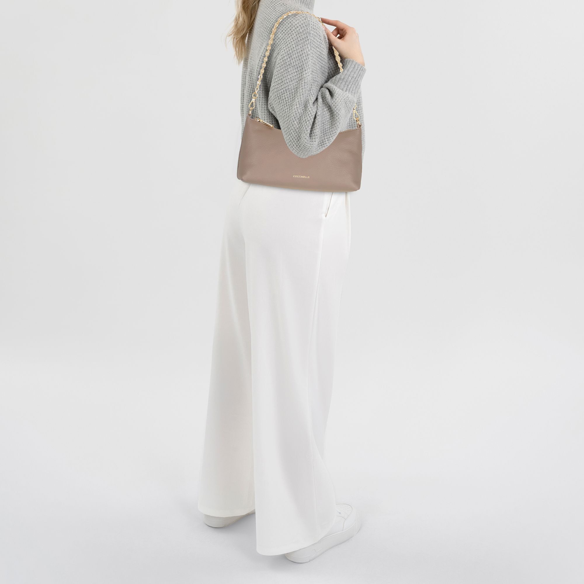 COCCINELLE Umhängetasche Aura, Leder günstig online kaufen