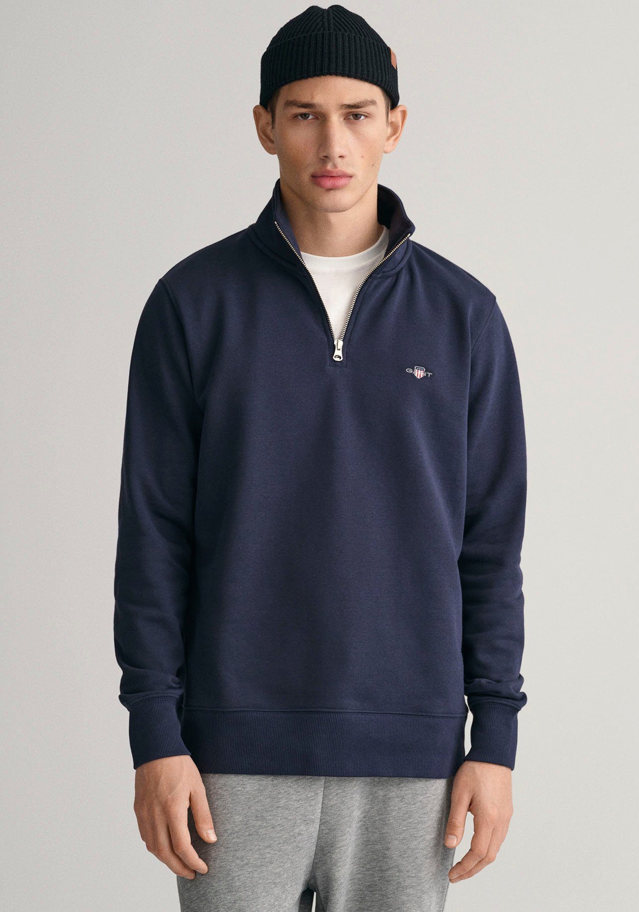 Sweatshirt blue SWEAT Gant der Brust HALF REG SHIELD mit ZIP Logostickerei evening auf