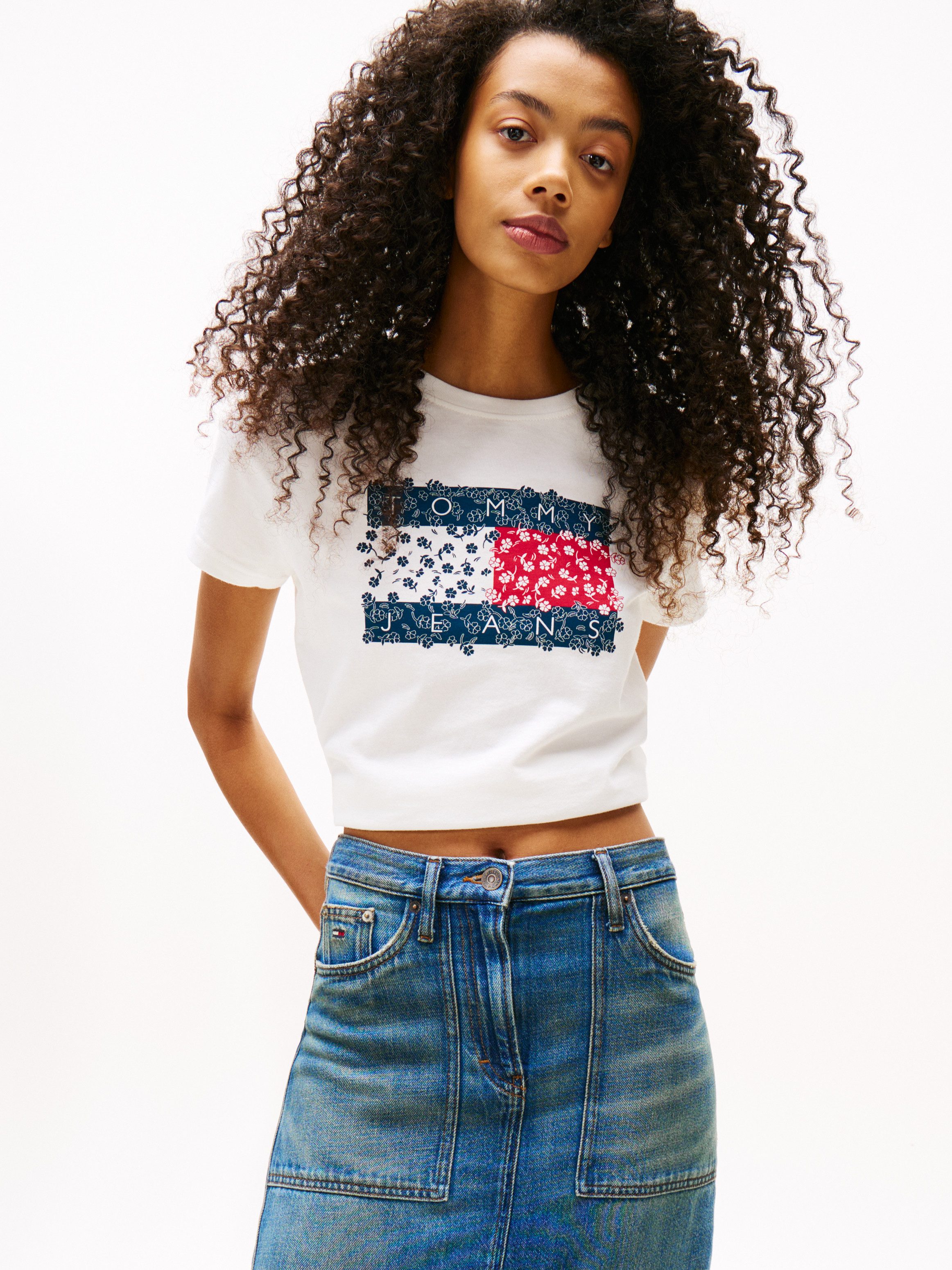 Tommy Jeans Rundhalsshirt TJW REG FLORAL FLAG TEE mit Blumenprint günstig online kaufen