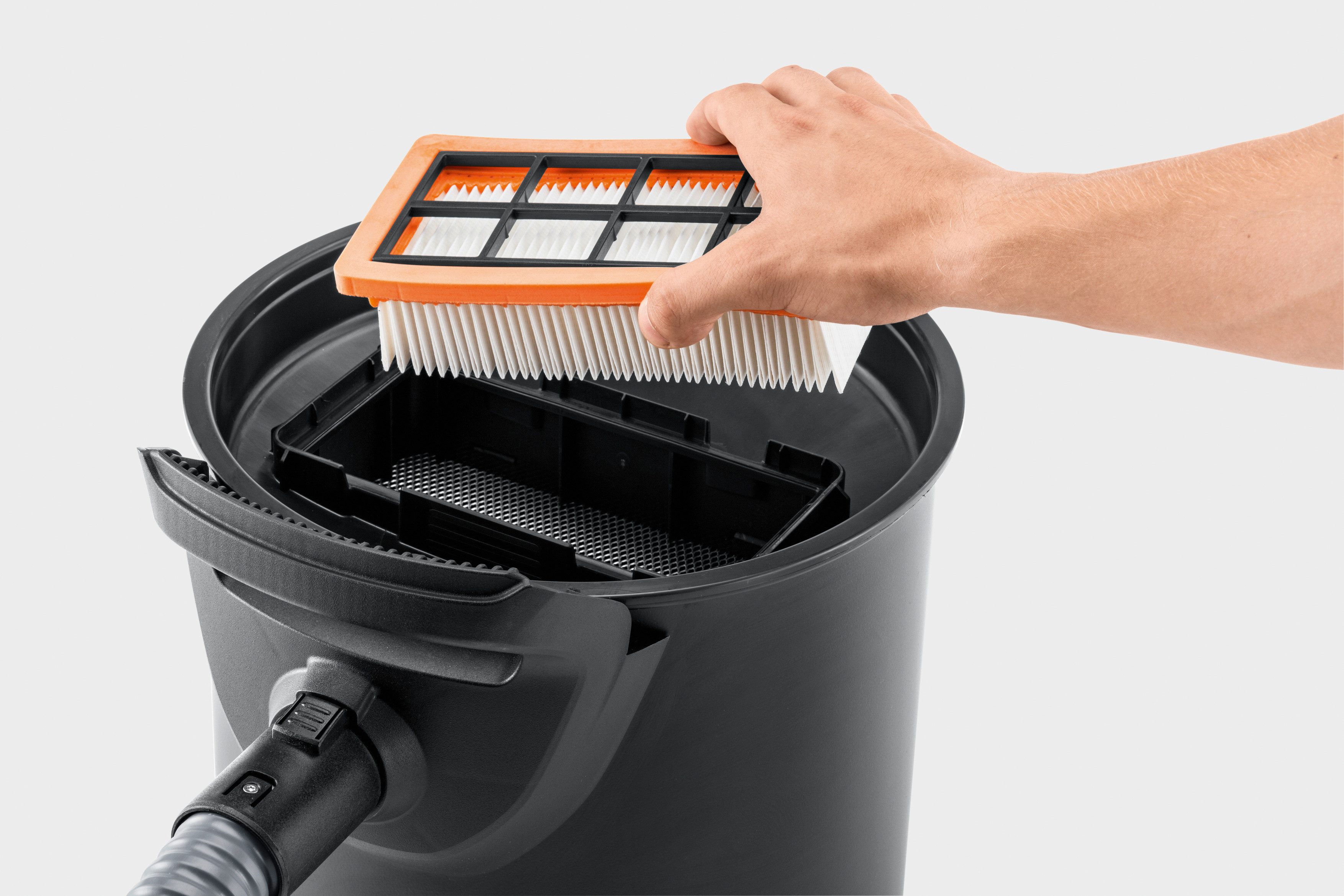 KÄRCHER Aschesauger AD 2, 600 W, beutellos, 14 l Metallbehälter, 1,2 m Saugschlauch, integrierte Filterabreinigung