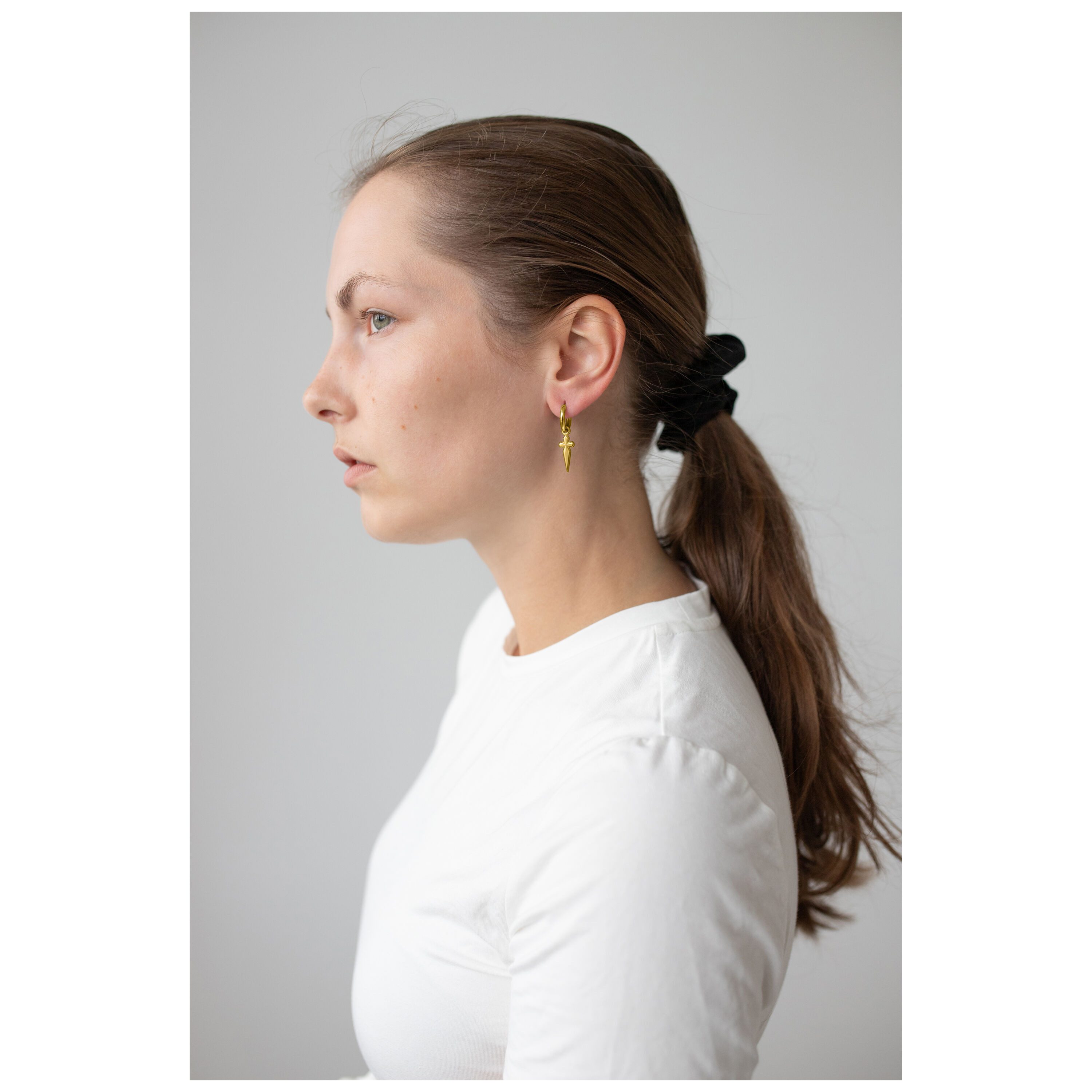 Wildcat Paar Ohrhänger Little Sword Cross Hoops - Gold, Chirurgenstahl 316L - wasserfest, langlebig, hautverträglich