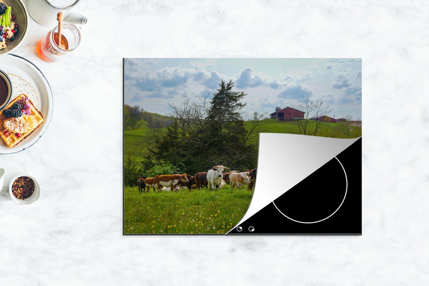 nutzbar, Herdblende-/Abdeckplatte (1 Haus MuchoWow tlg), 70x52 Mobile Kühe Vinyl, - cm, Bäume, Arbeitsfläche Ceranfeldabdeckung -