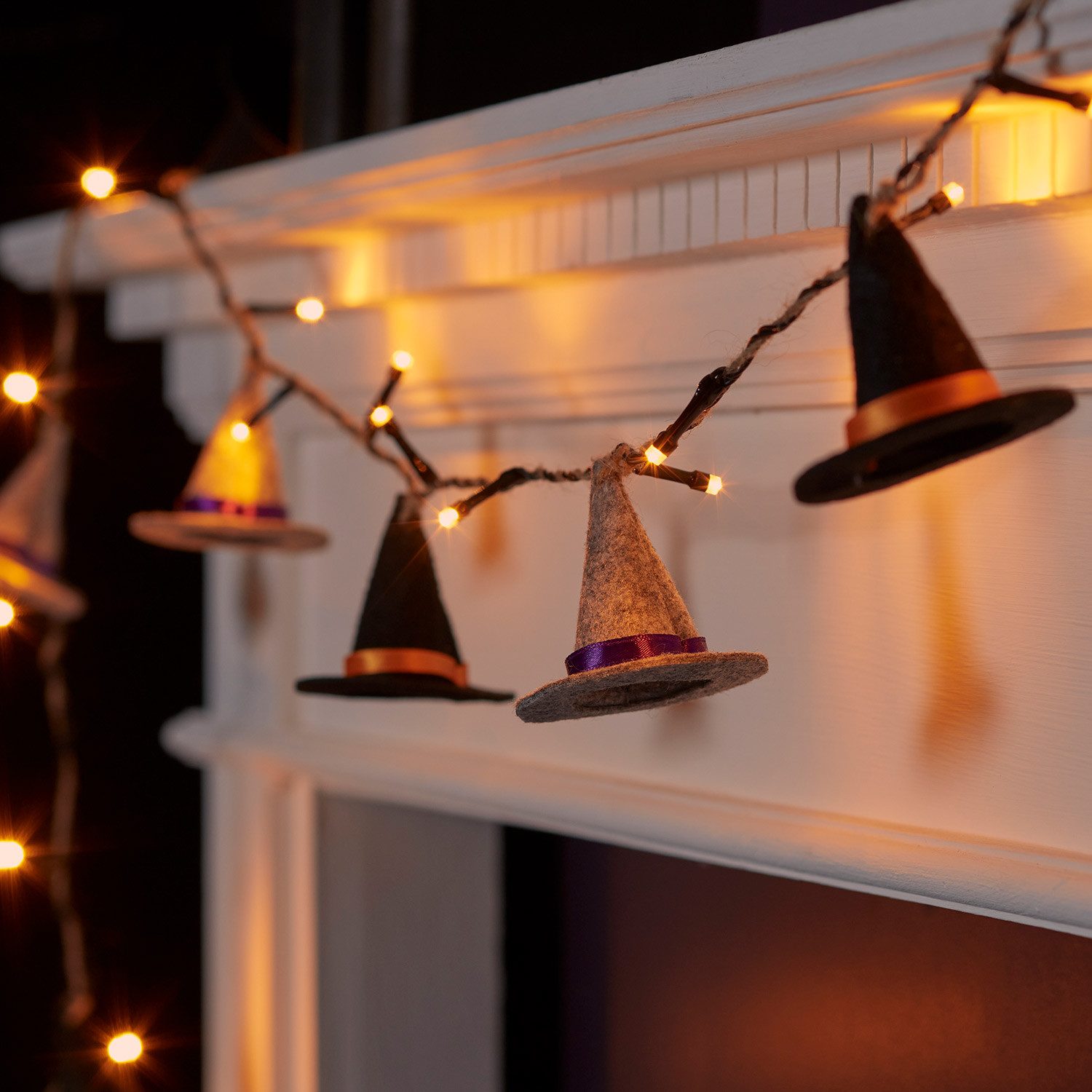 Lights4fun LED-Lichterkette 8er Halloween Lichterkette Hexenhut aus Filz