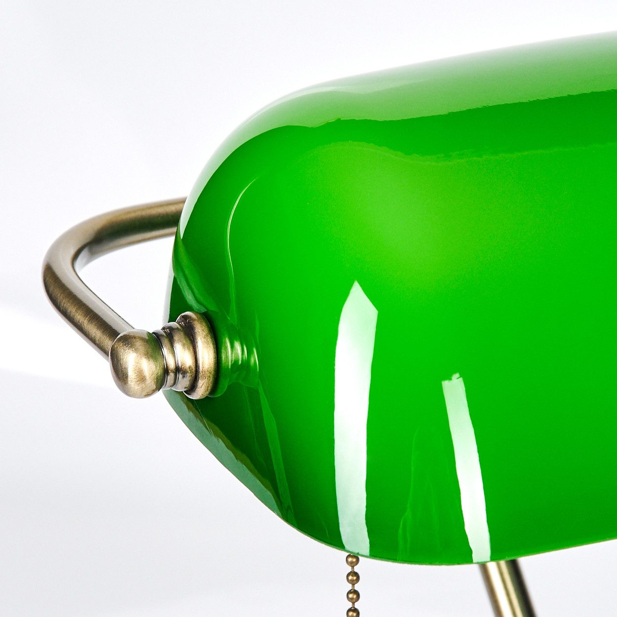 hofstein Tischleuchte Tischlampe aus Metall/Glas in Altmessing/Grün/Weiß, Schreibtischlampe, ohne Leuchtmittel, traditionelle Bankerlampe für Büros im Vintage-Design, Zugnschnur, E27