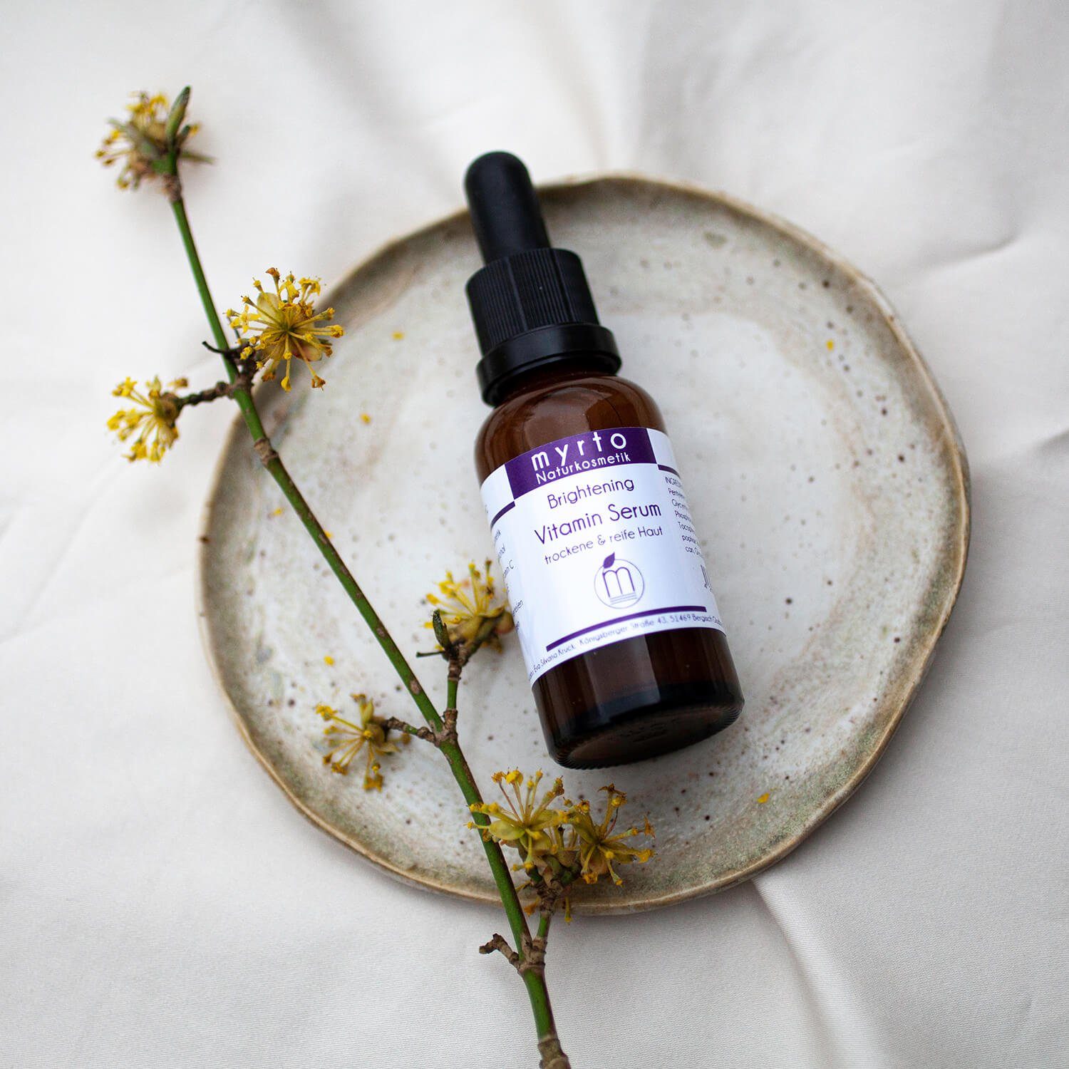 myrto Naturkosmetik Gesichtsserum Brightening Vitamin Serum – für einen ebenmäßigen, strahlenden Teint, Bestbewertung bei Codecheck: 100% EMPFEHLENSWERT (grüner Ring)