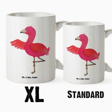 Mr. & Mrs. Panda Tasse Flamingo Yoga - Weiß - Geschenk, Entspannung, XL Becher, Baum, Achtsa, XL Tasse Keramik, Prächtiger Farbdruck