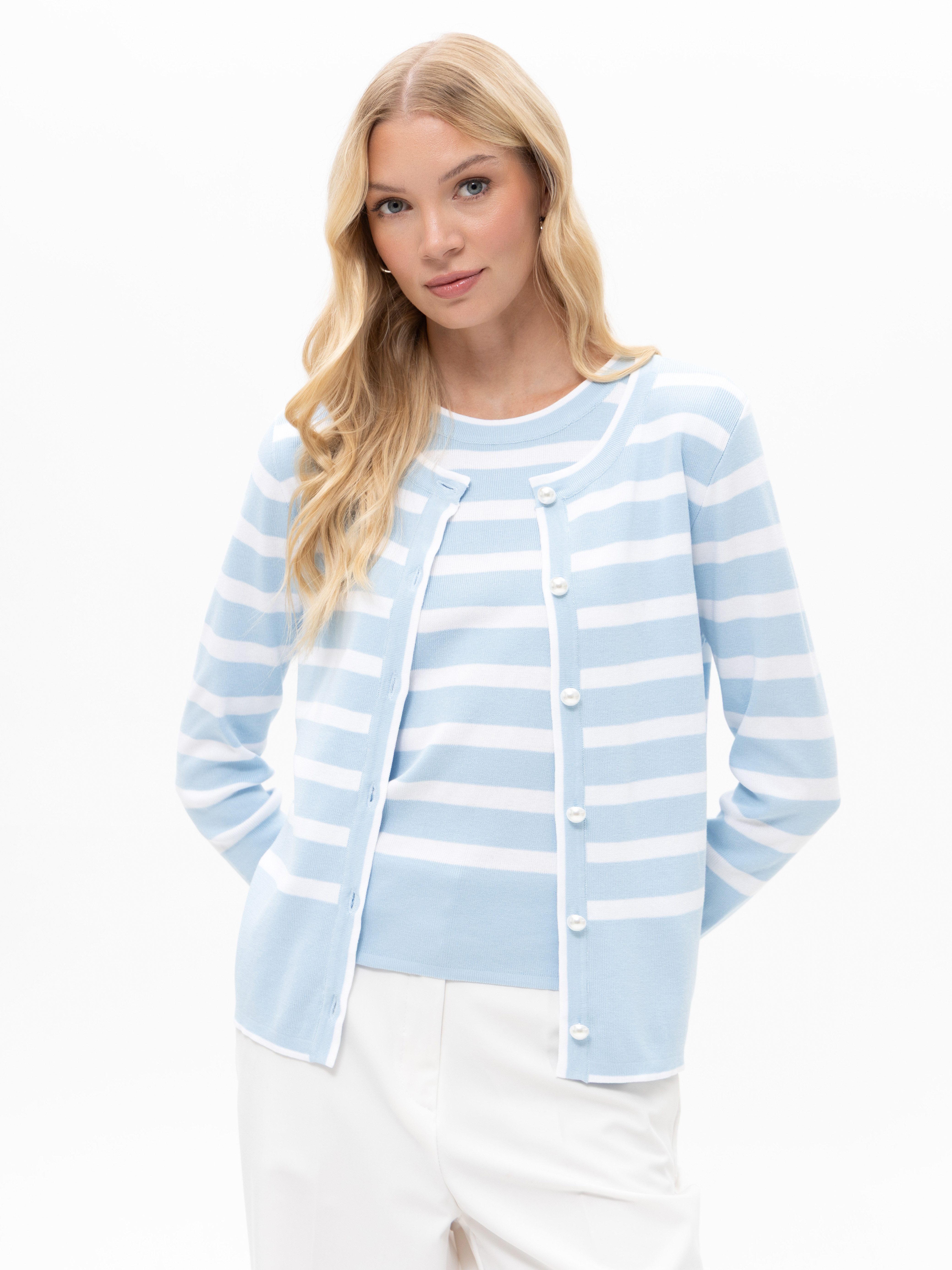 Passioni 2-in-1-Strickjacke Twinset mit hellblauen Streifen Perlenknöpfe