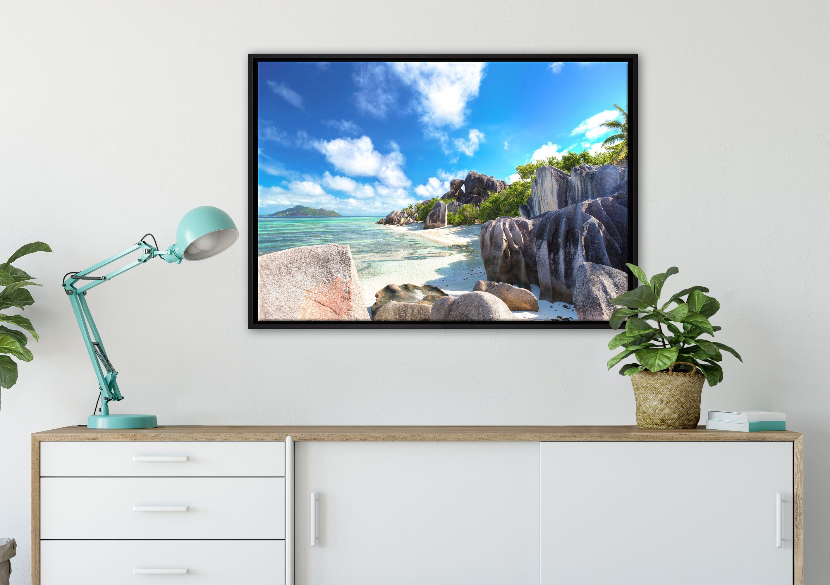 (1 fertig Schattenfugen-Bilderrahmen St), einem Zackenaufhänger Seychellen Leinwandbild in bespannt, Pixxprint inkl. Strand, Leinwandbild gefasst, Wanddekoration