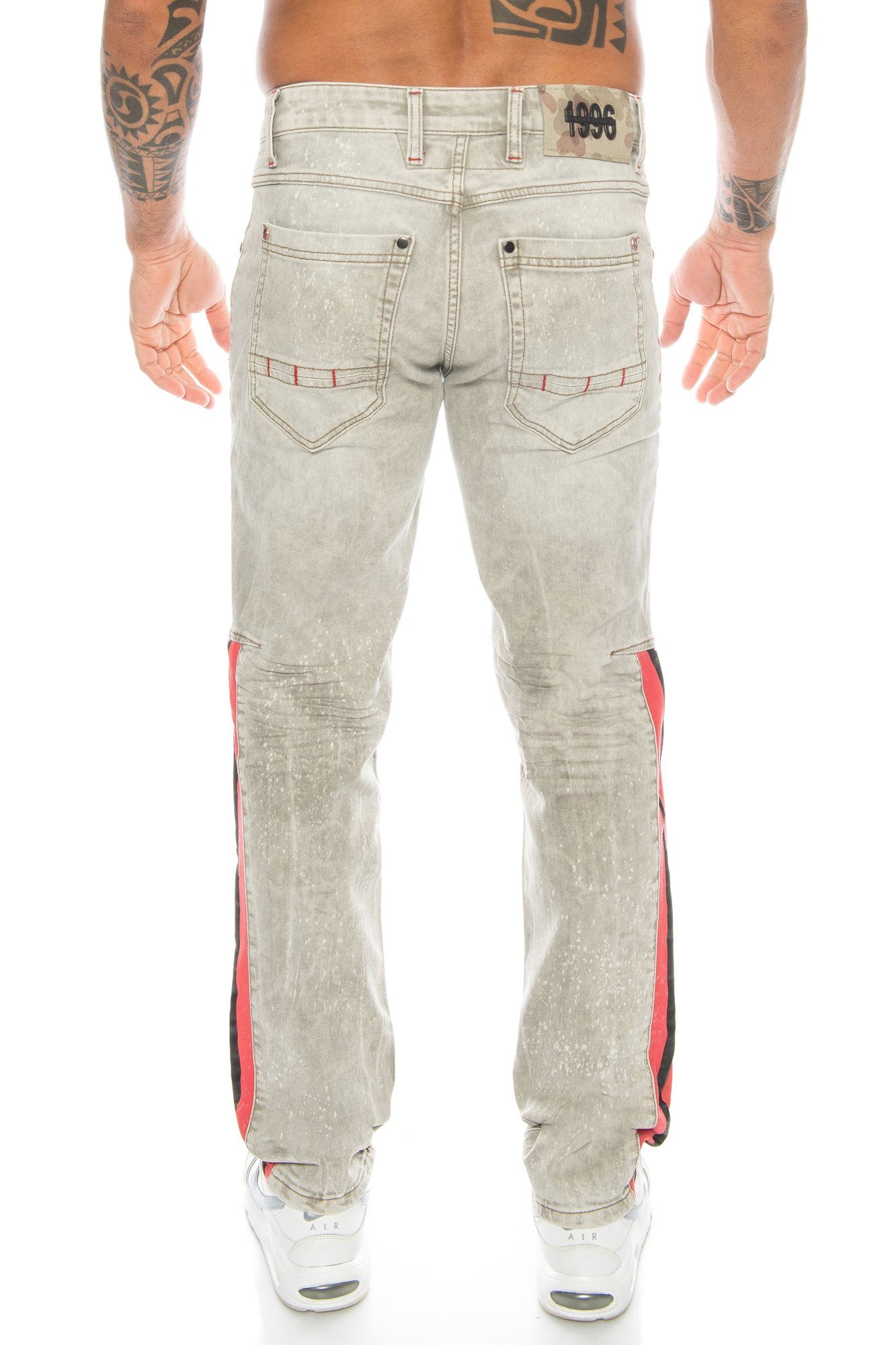 Cipo & Baxx Slim-fit-Jeans Herren Jeans Hose mit modischen Streifen und  ausgefallener Waschung Stylische Kontraststreifen setzen in Kombination mit  der Waschung ein Highlight