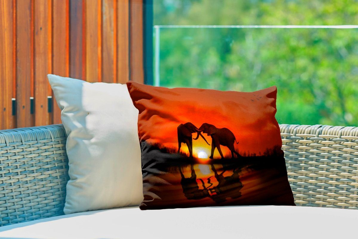 MuchoWow Dekokissen Elefantenpaar Outdoor-Dekorationskissen, Sonnenuntergang, Kissenhülle bei Dekokissenbezug, Polyester