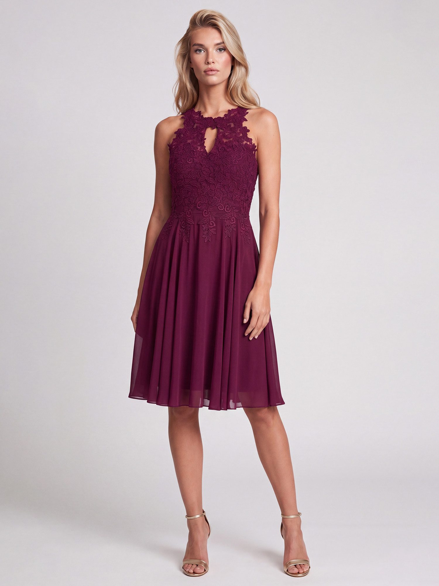 Apart Cocktailkleid mit floraler Spitzenpracht – Bild 2 von 5