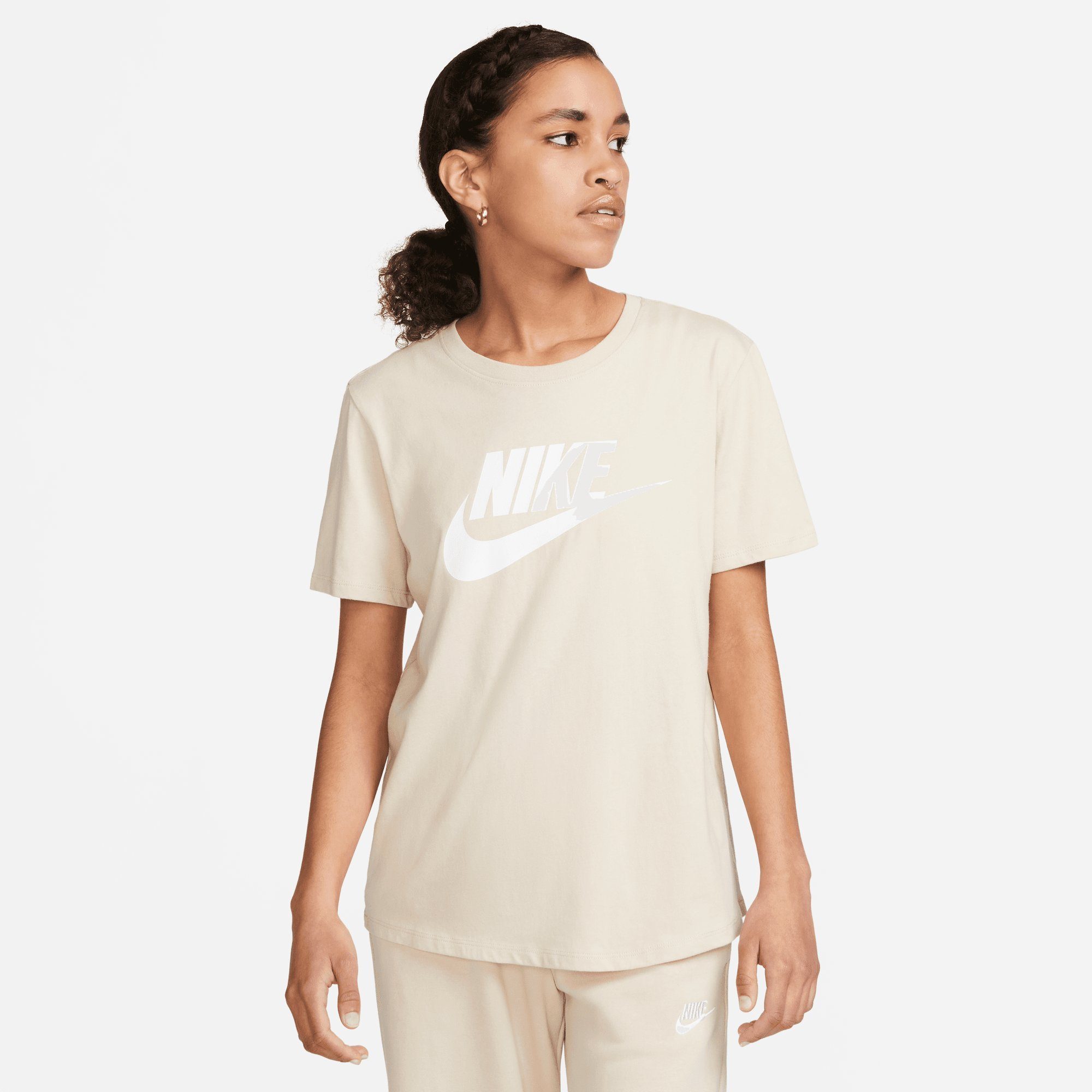 Sportswear LOGO ESSENTIALS T-Shirt SANDDRIFT/WHITE T-SHIRT WOMEN'S Nike