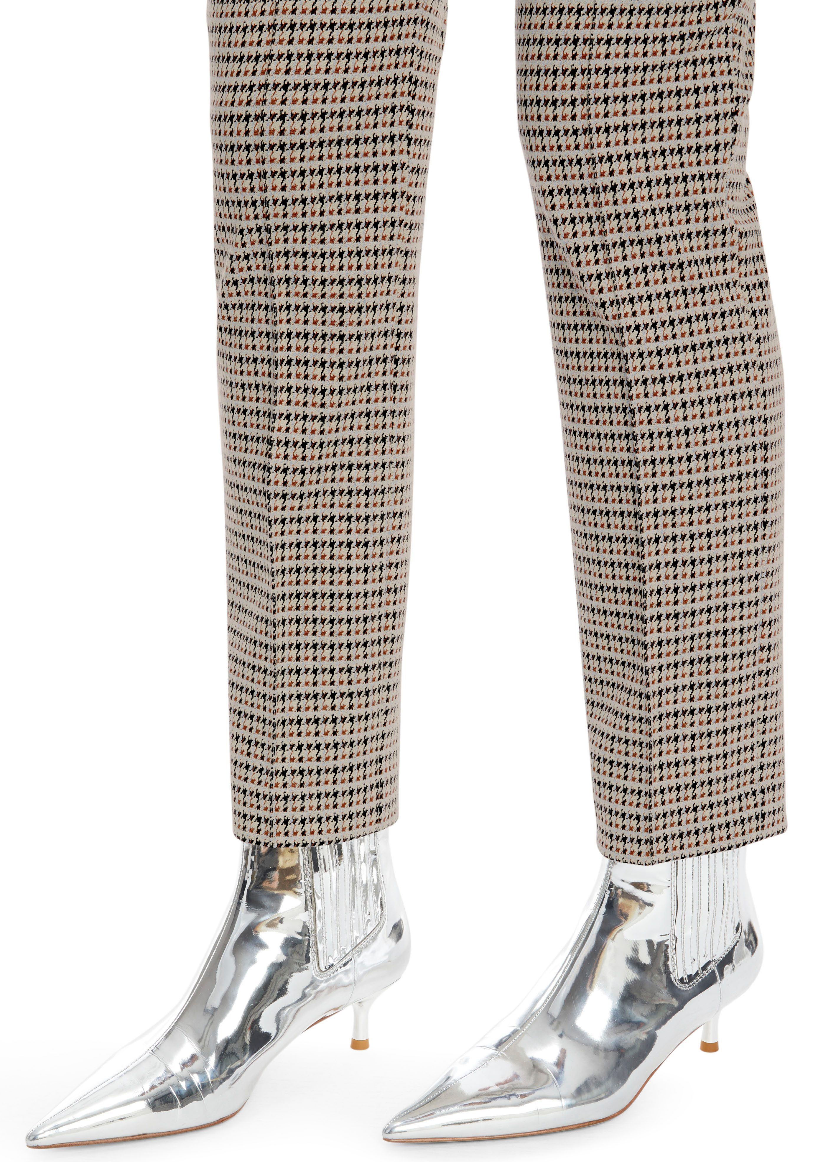 Marc Cain Stoffhose Sixties-Attitude über die abgesteppte Bugfalte und das günstig online kaufen