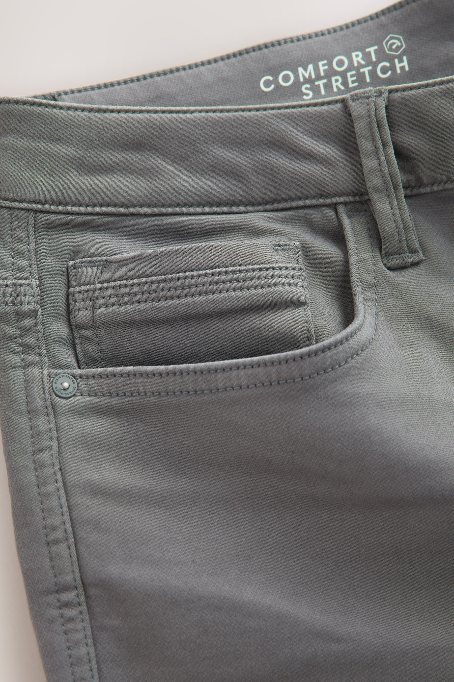 Next Straight-Jeans Straight Fit Jeans mit Comfort Stretch (1-tlg)
