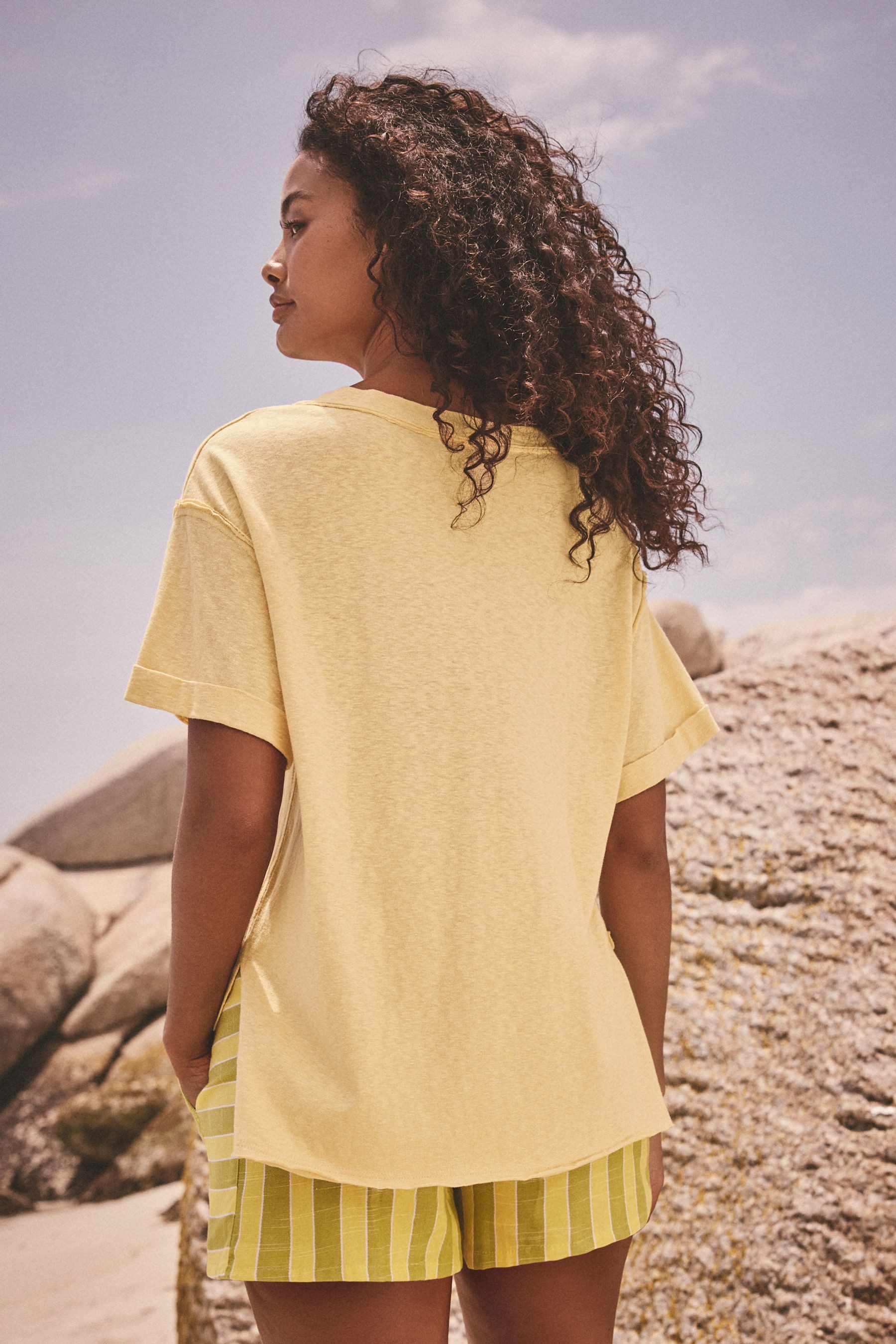 Next V-Shirt Legeres Oversize-T-Shirt mit V-Ausschnitt günstig online kaufen