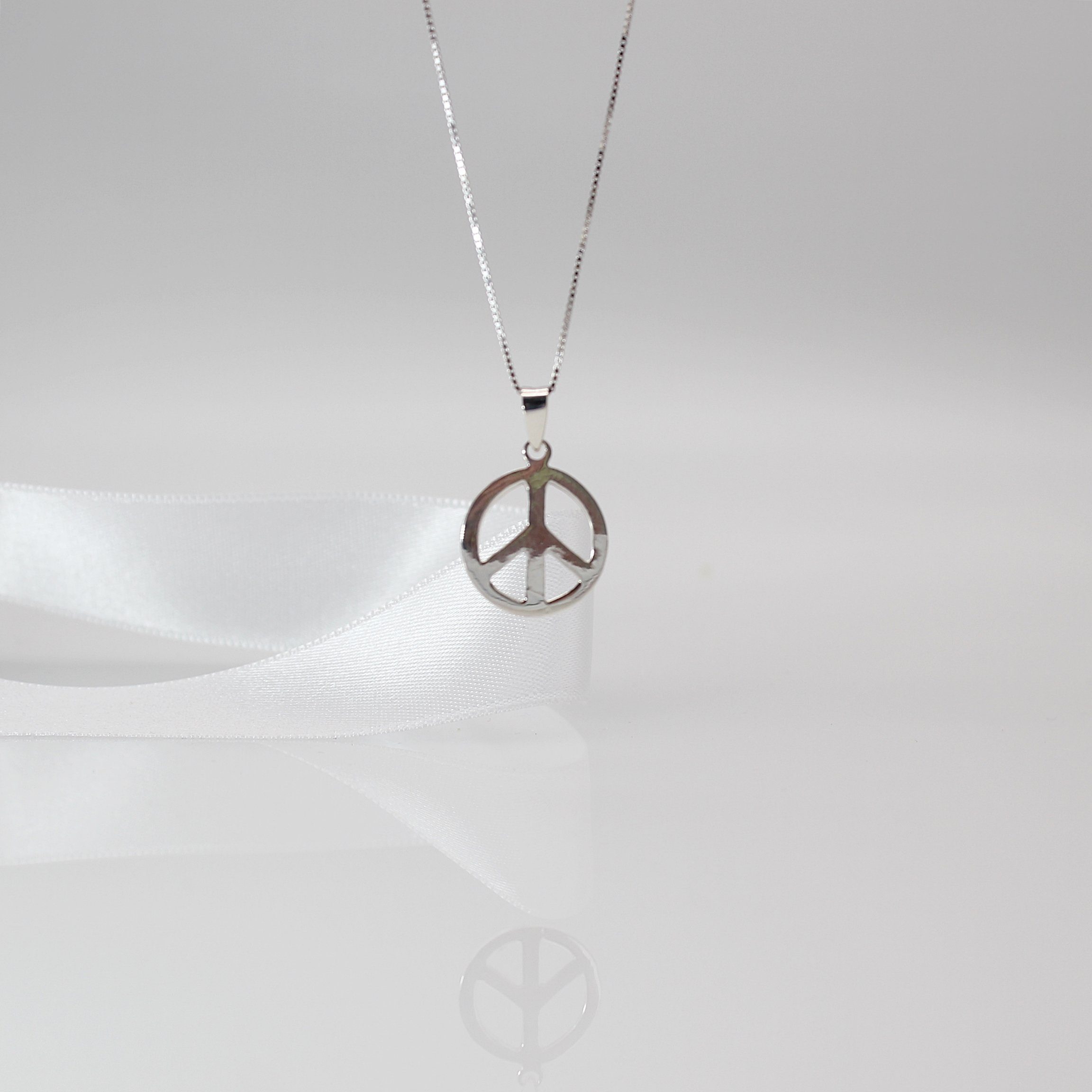 ELLAWIL Kette mit Anhänger Silberkette Halskette mit Peace Anhänger Friedenszeichen Frieden (Kettenlänge 45 cm, Sterling Silber 925), inklusive Geschenkschachtel