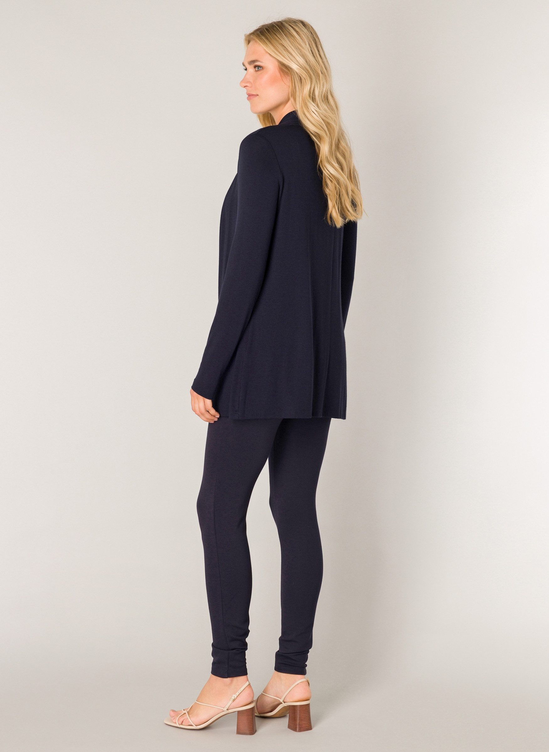 Base Level Strickjacke Yayla In elastischem Feinstrick