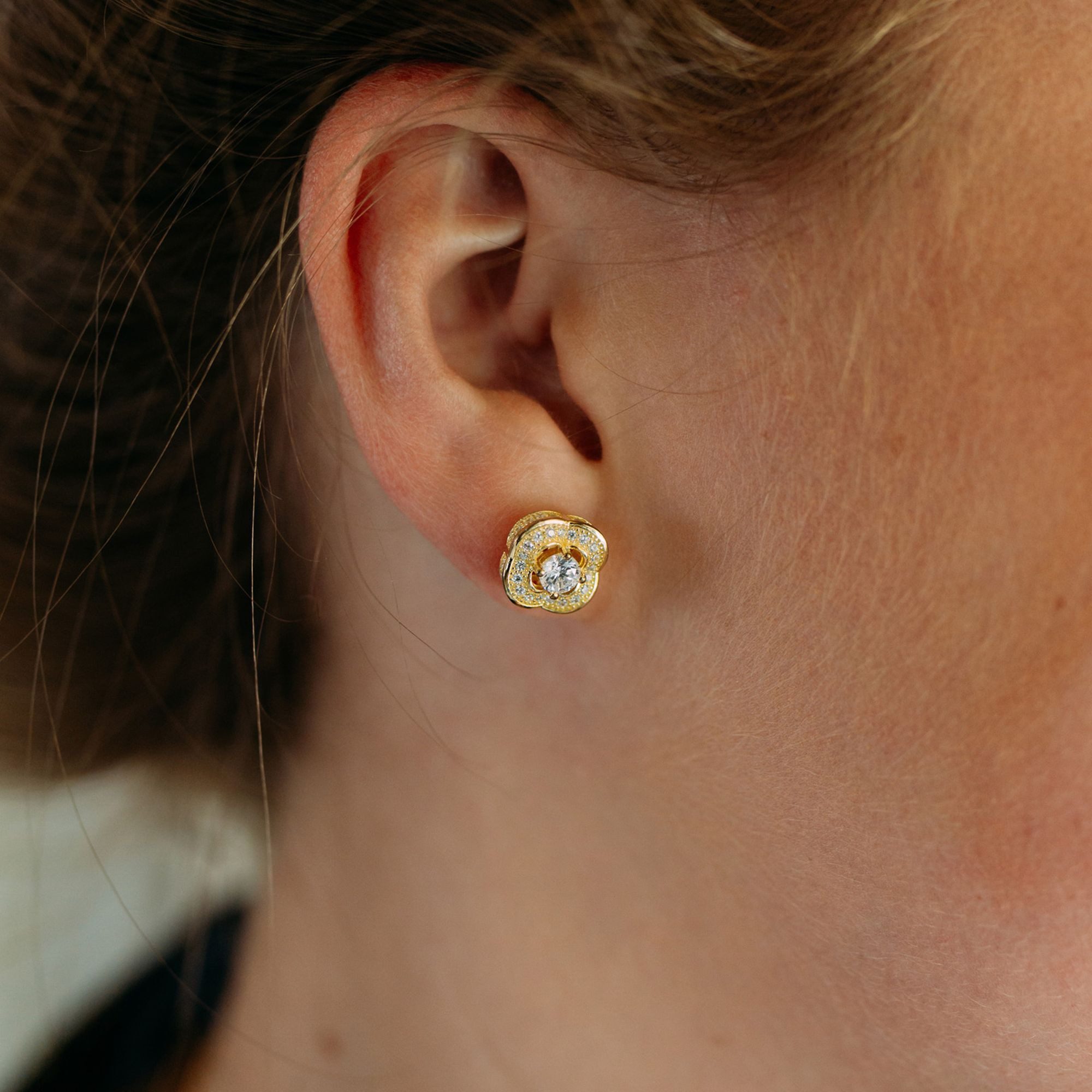Julie Julsen Paar Ohrstecker 925 Silber vergoldet Blüte Zirkonia weiß