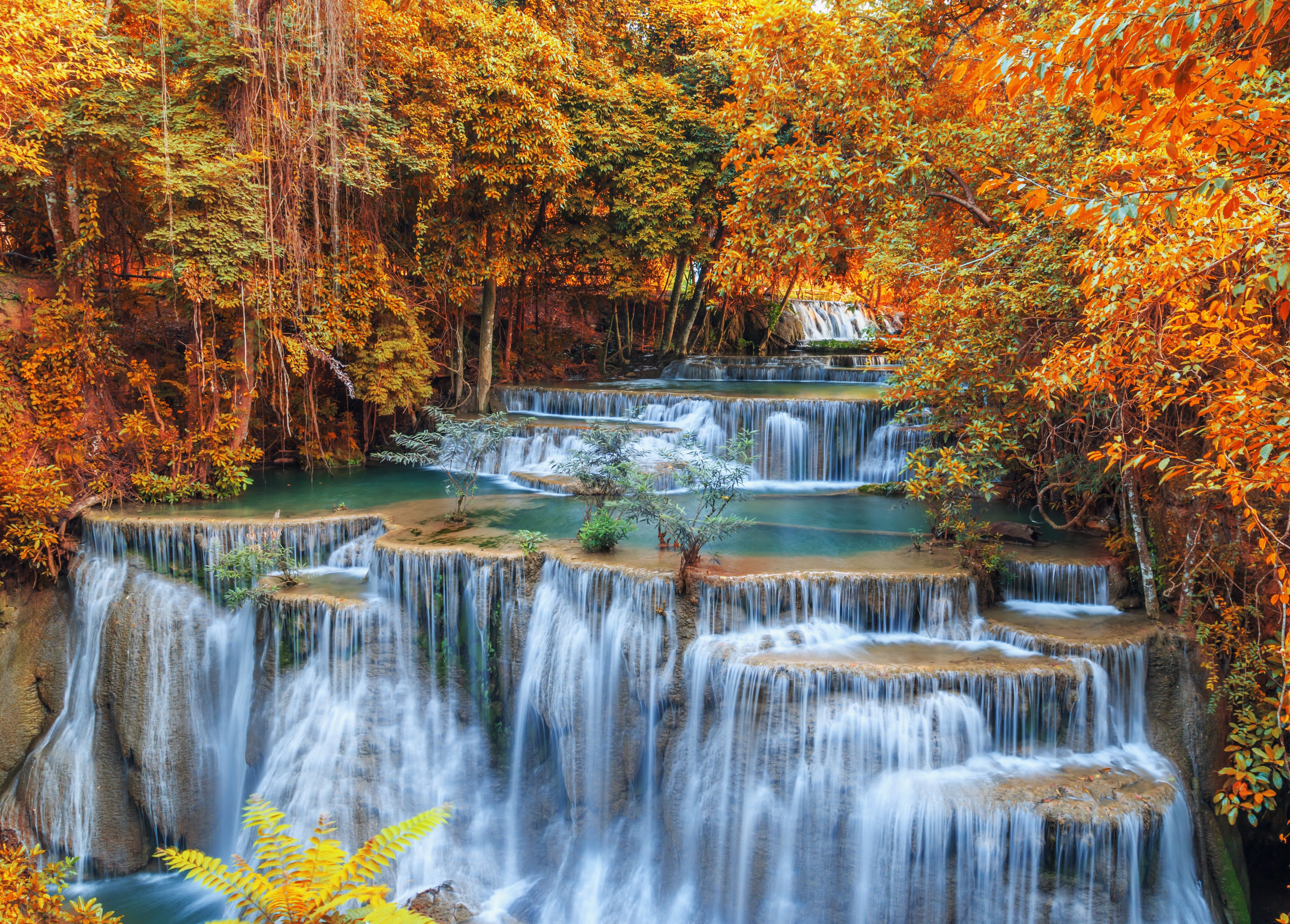 Fototapete VLIES-Tapete Premium "Herbst Wasserfall Thailand"