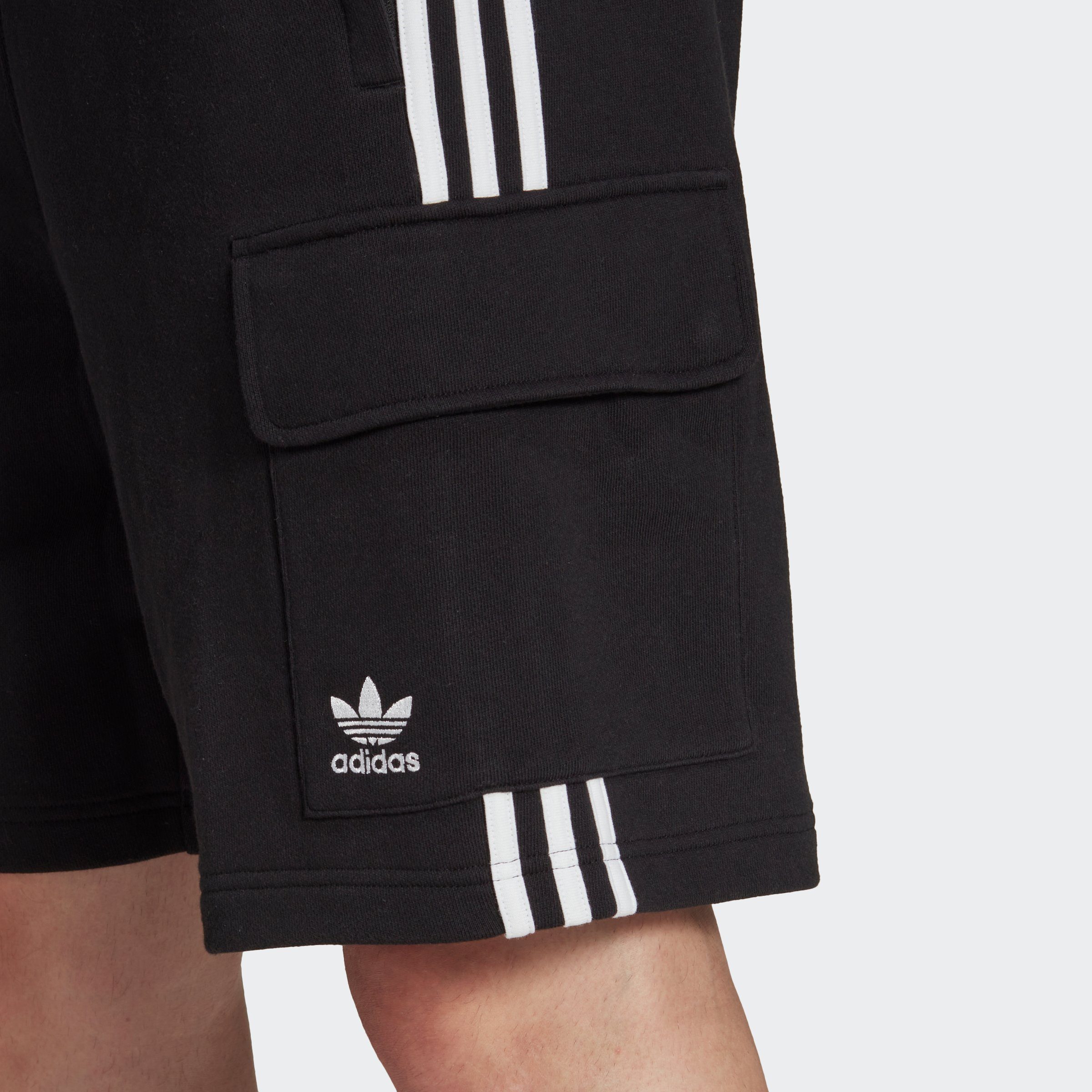 adidas Originals Shorts Black CARGOSHORTS ADICOLOR CLASSICS 3STREIFEN (1-tlg)