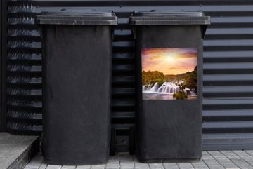 MuchoWow Wandsticker Wasserfall - Landschaft - Sonne - Wolken - Sonnenuntergang (1 St), Mülleimer-aufkleber, Mülltonne, Sticker, Container, Abfalbehälter