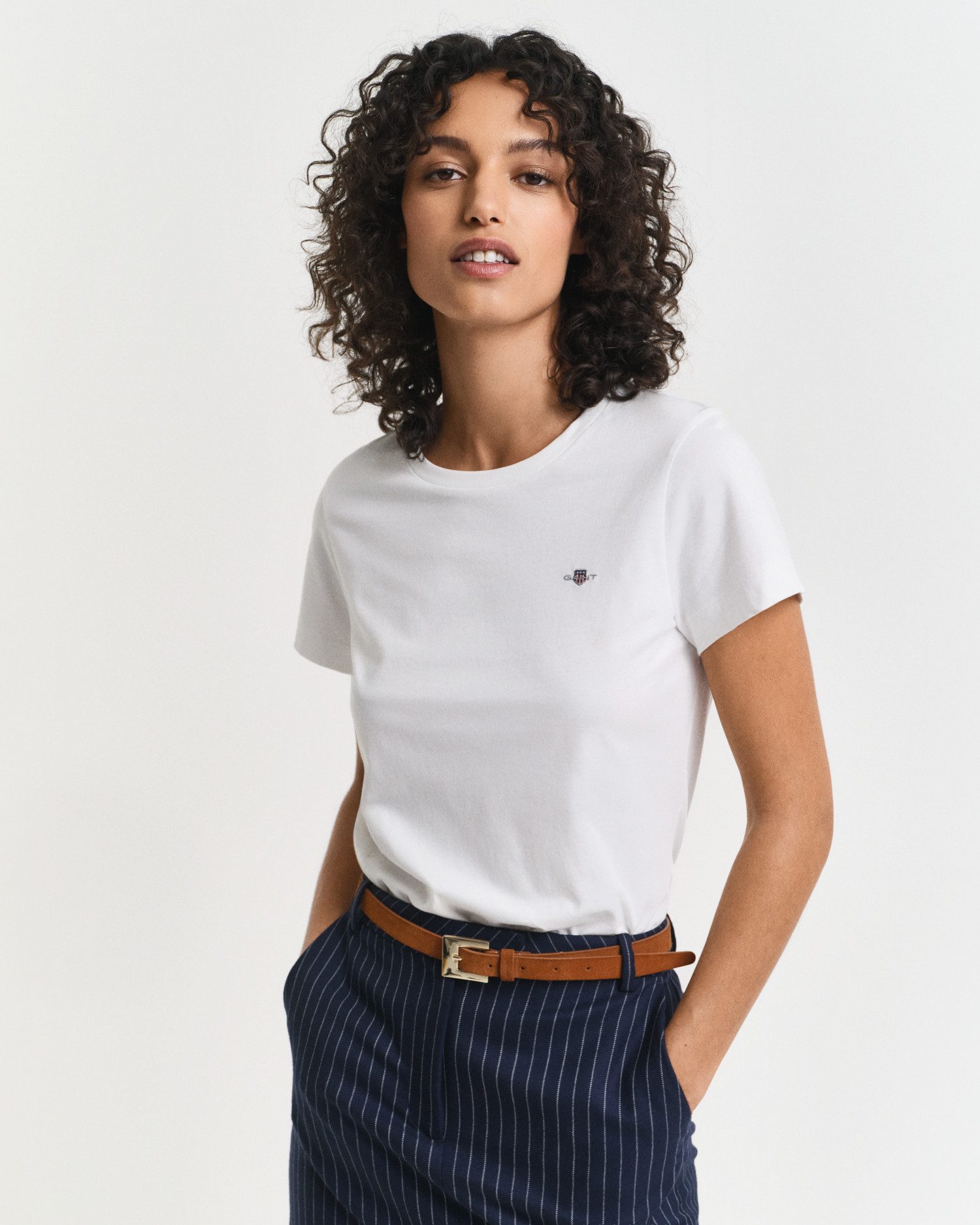 Gant T-Shirt REG SHIELD KA T-SHIRT mit einer kleinen aufgestickten Wappen-G günstig online kaufen