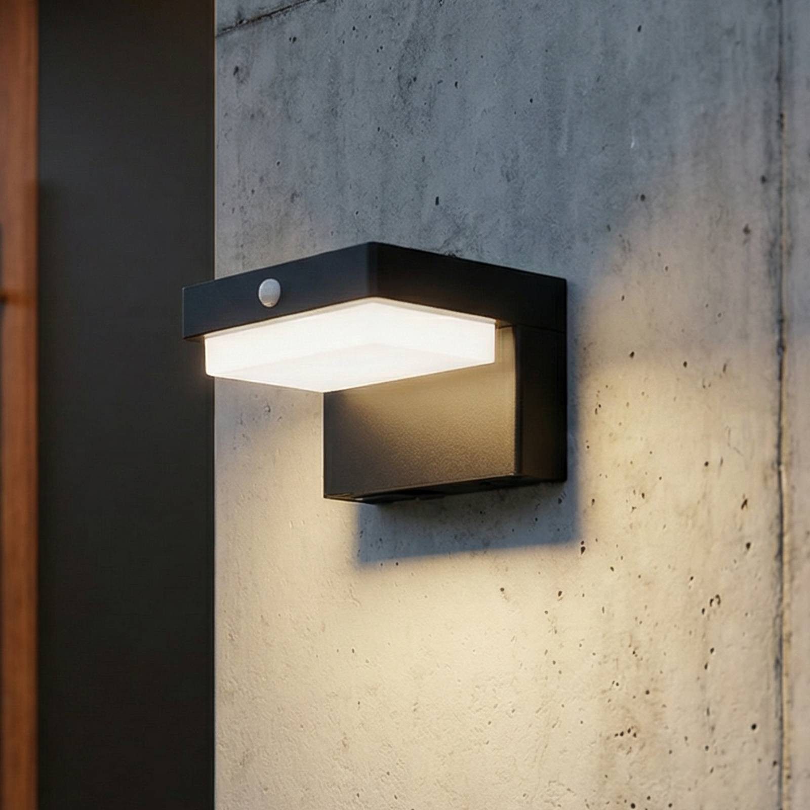 Lindby Außen-Wandleuchte Eleazar, LED, Metall, Schwarz warmweiß IP44mit Bewegungsmelder, 1 x 4,5 W LED, warmweiß