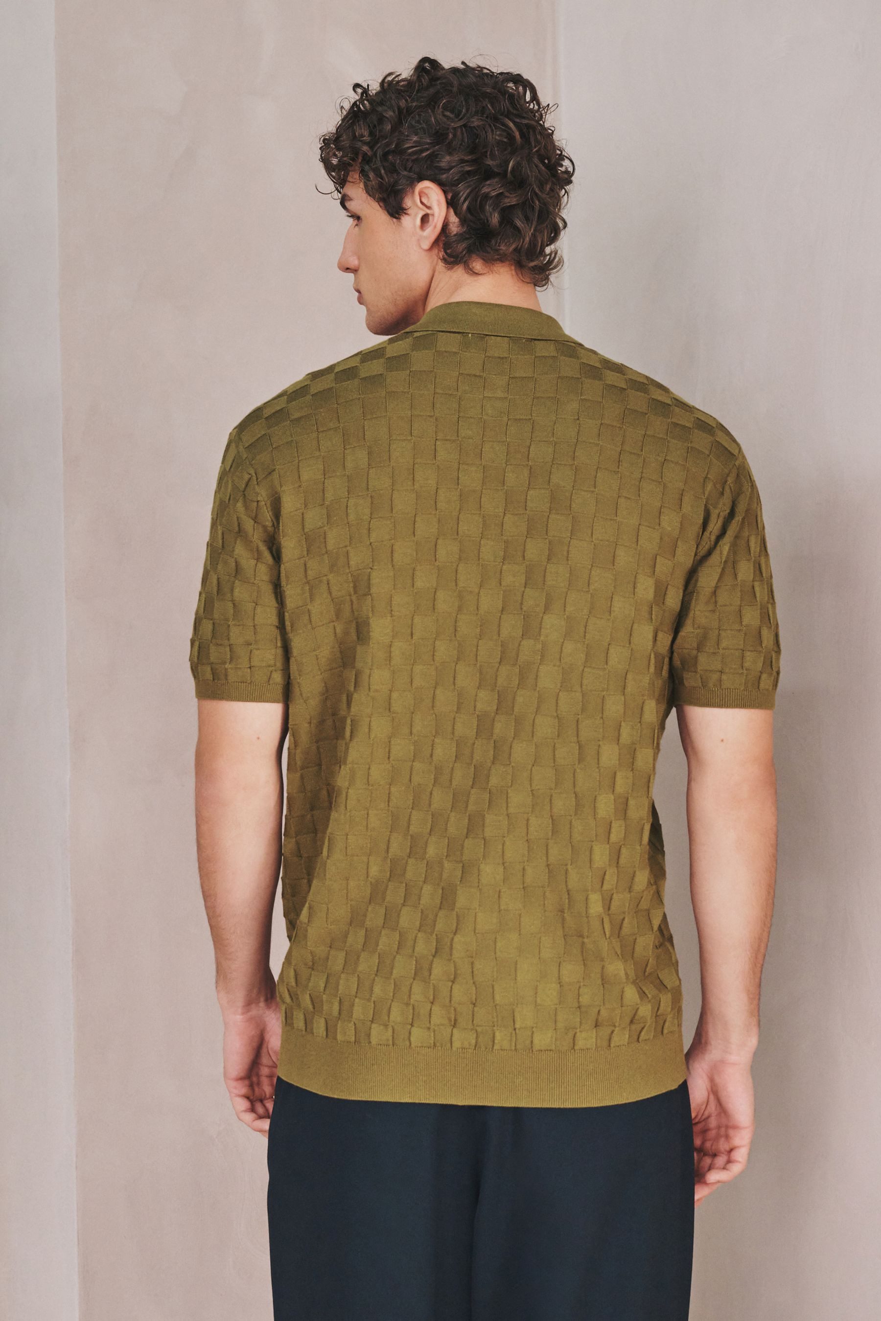 Next Poloshirt Premium Regular Fit Kurzarm-Polohemd aus Strick (1-tlg) – Bild 2 von 5