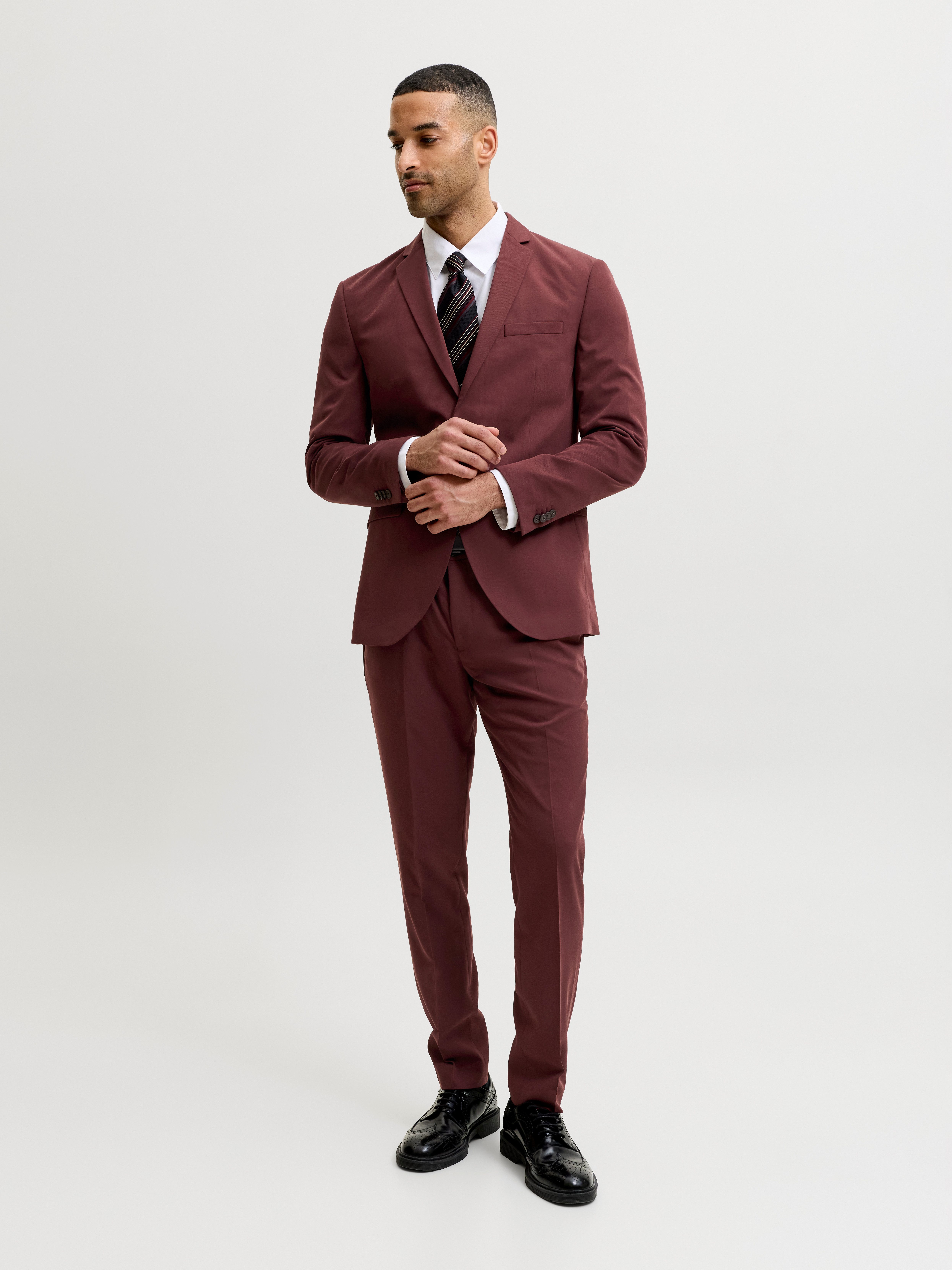 Jack & Jones Anzug JPRFRANCO Extra schmal, pflegeleicht, stilvoll mit fallendem Revers Materialmix aus Polyester, Viskose und Elasthan