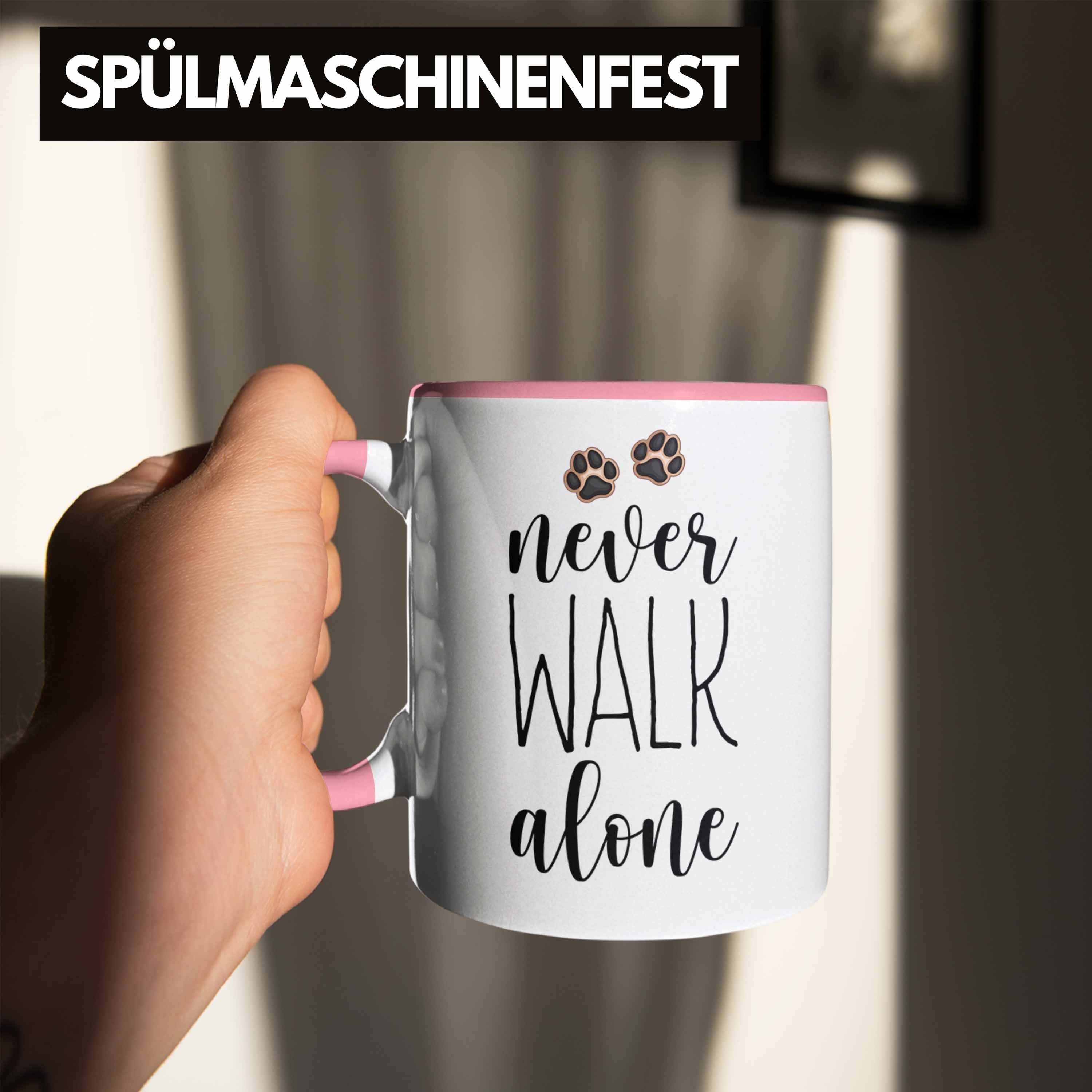 Never Walk Rosa Hundebesitzer Kaffee Tasse Geschenk Alone Frauchen Herrchen Tasse Trendation
