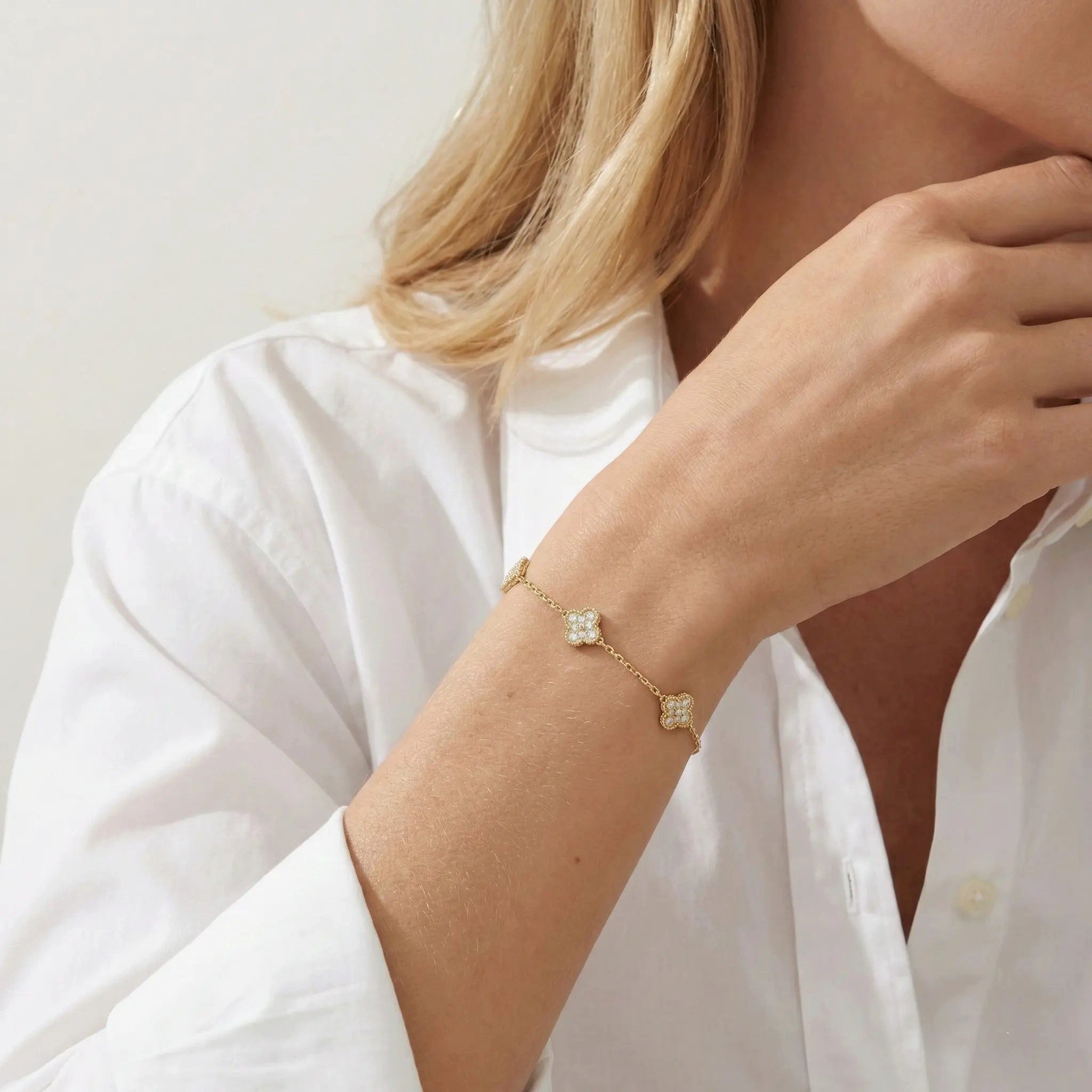Suzan Gold Goldarmband Suzan Gold® 375 Echtgold Armband Damen mit drei filigranen Clover