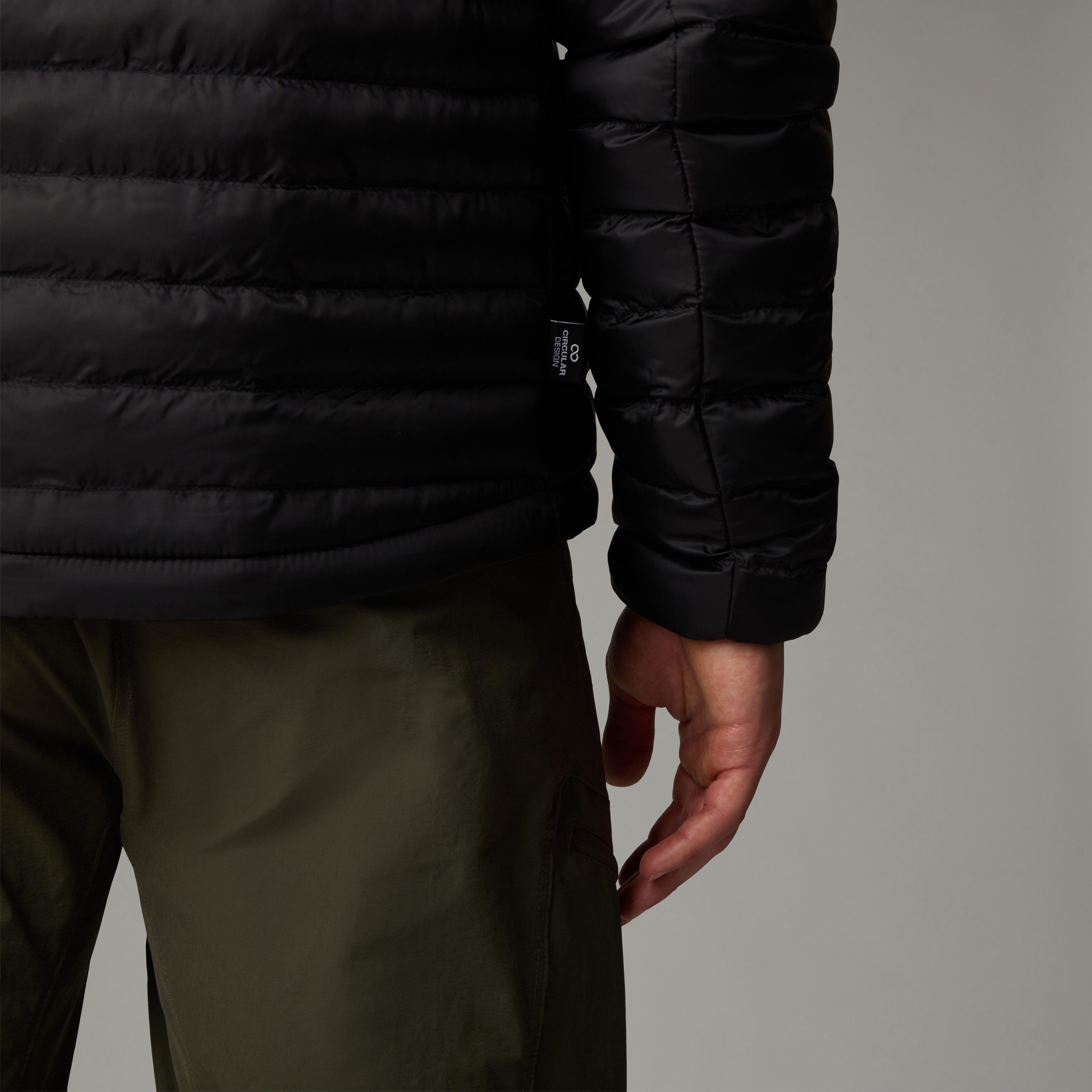 The North Face Steppjacke M HUILA SYNTHETIC HOODIE wasserabweisend, wärmeisolierende Füllung, leichtes Material