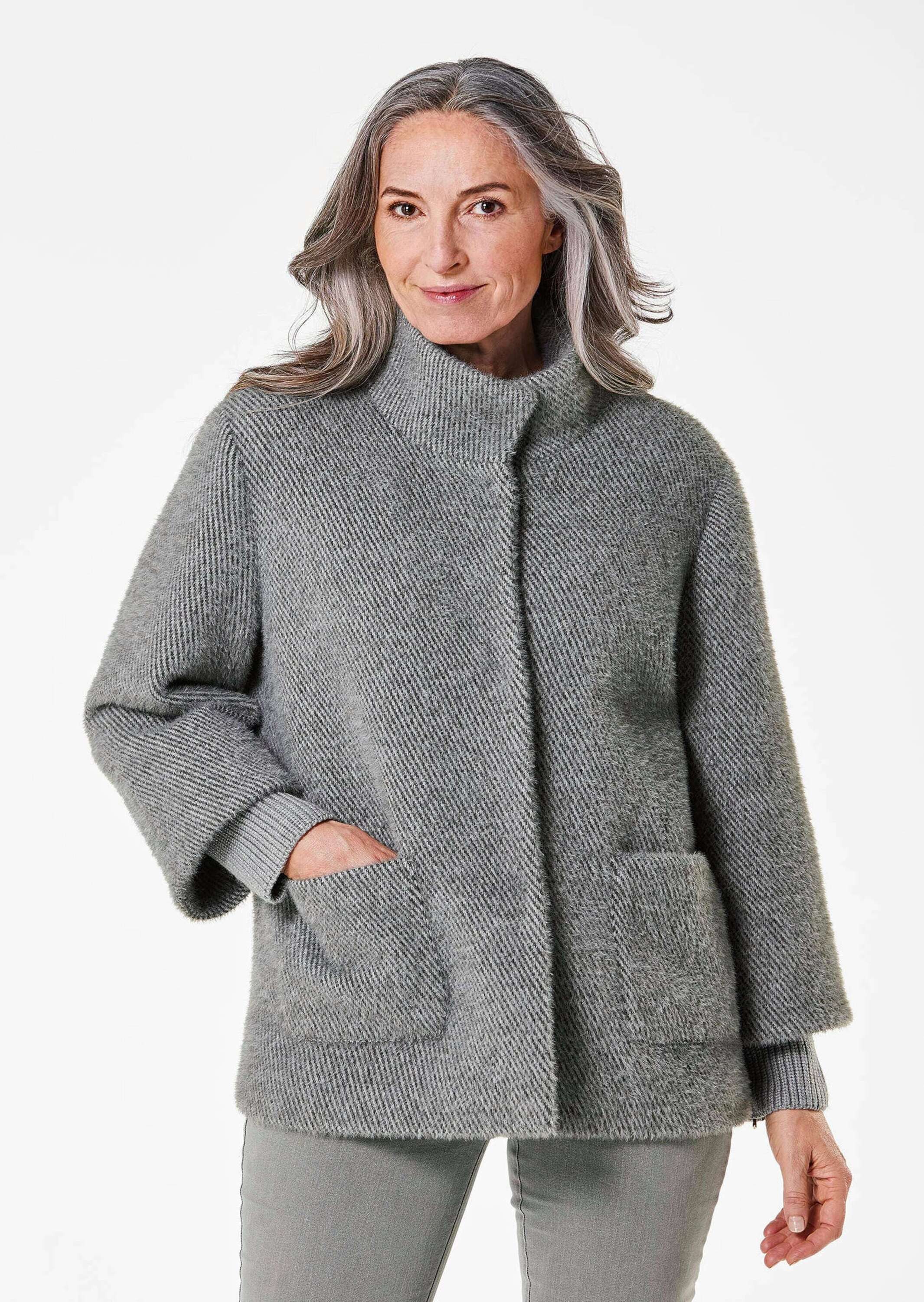 GOLDNER Outdoorjacke Kurzgröße: Flauschiger Kurzmantel mit Stehkragen Flaus günstig online kaufen