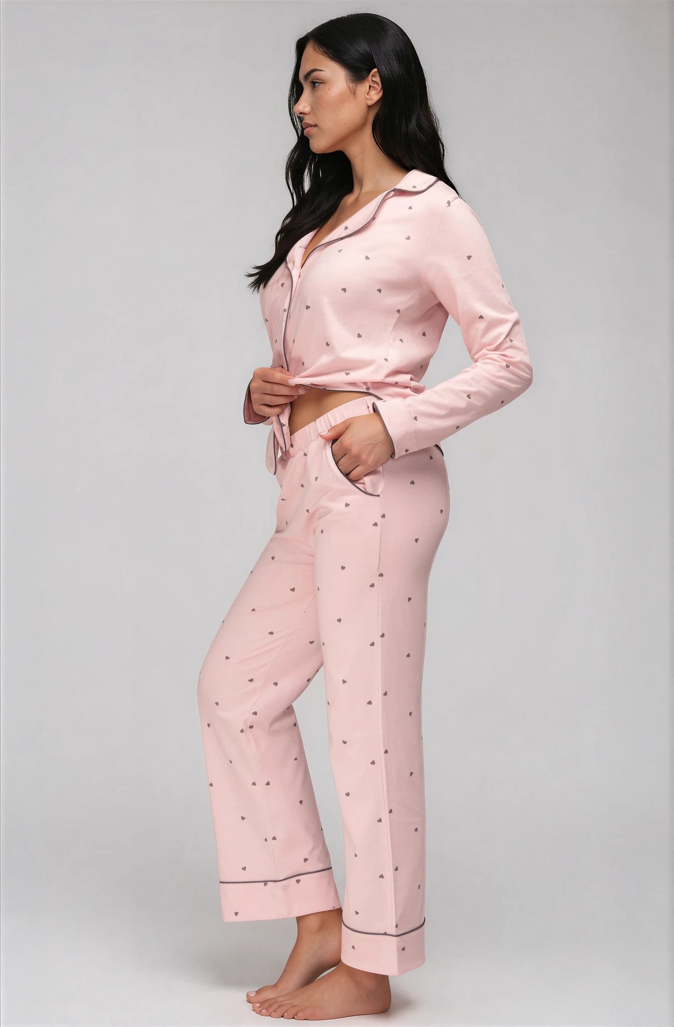 Mademoiselle Sommeil Pyjama Damen Schlafanzug in Rosa mit Herzprint aus 100% Baumwolle Langarm & lange Hose, Knopfleiste & Taschen, gefertigt in Polen