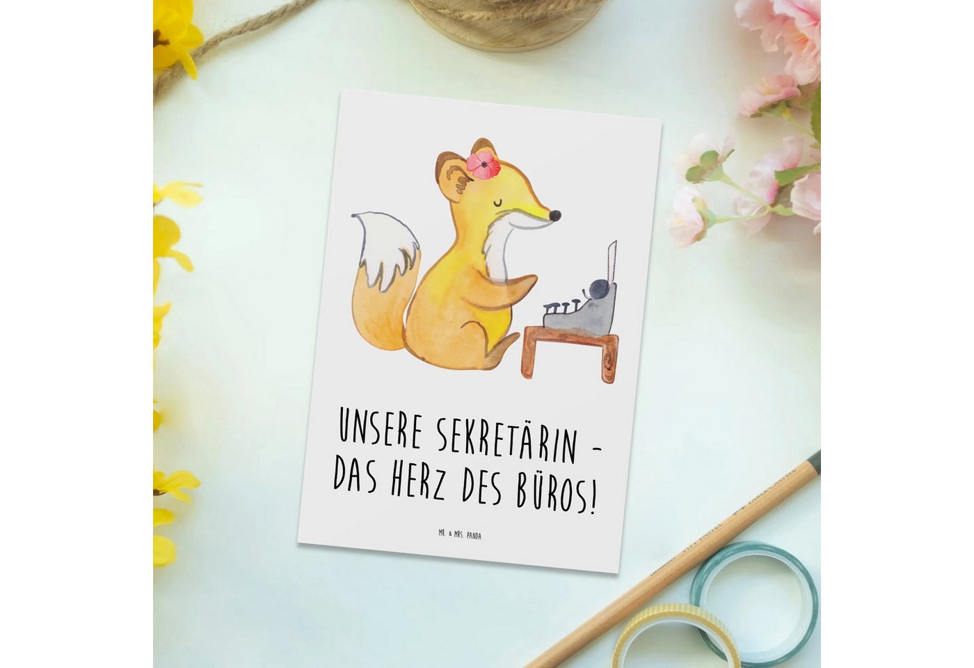 Thumbnail - Mr. & Mrs. Panda Postkarte Sekretärin Herz - Weiß - Geschenk, Büro, Einladungskarte, Dankeschön, Liebevolles Design