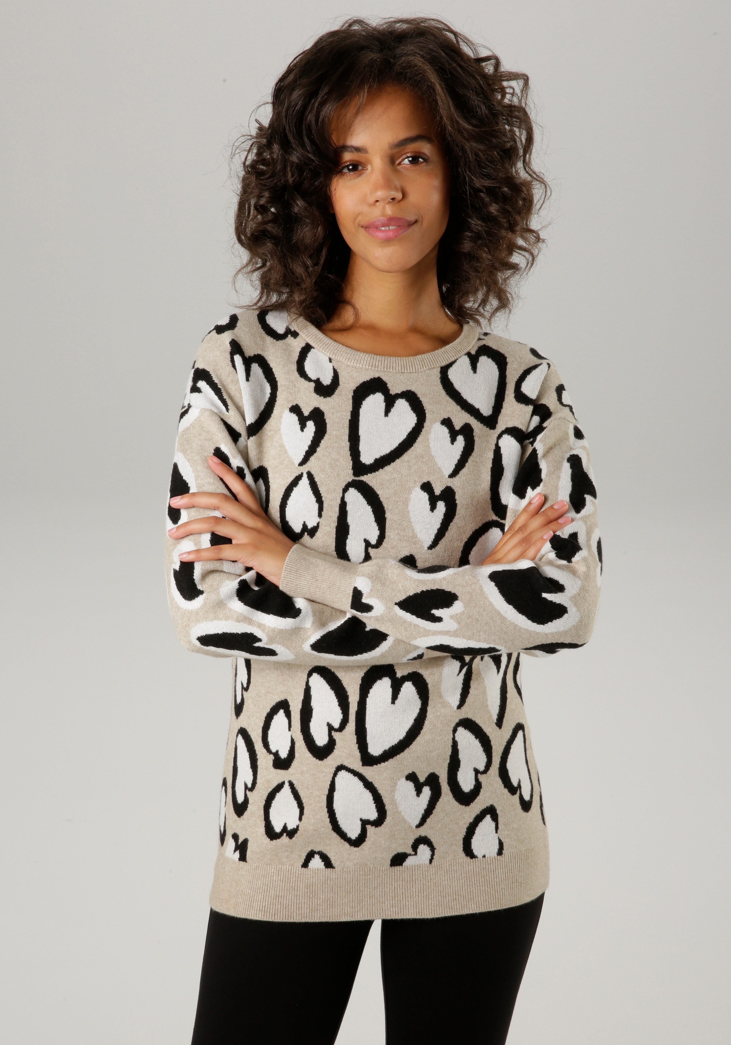 Heart Shaped Pullover - Black