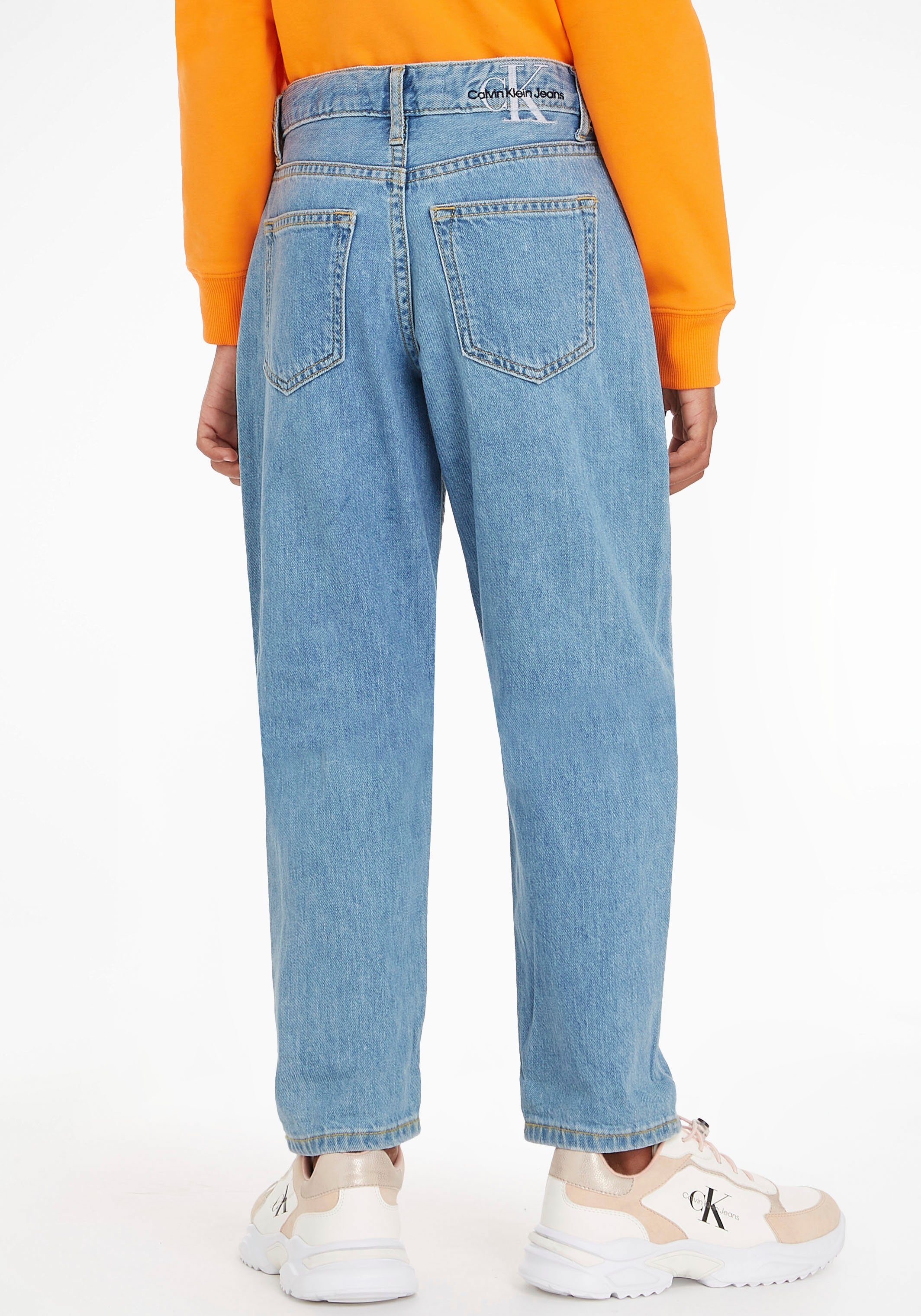 Klein hinten Calvin Jeans mit Bund am Calvin Klein Logostickerei Straight-Jeans