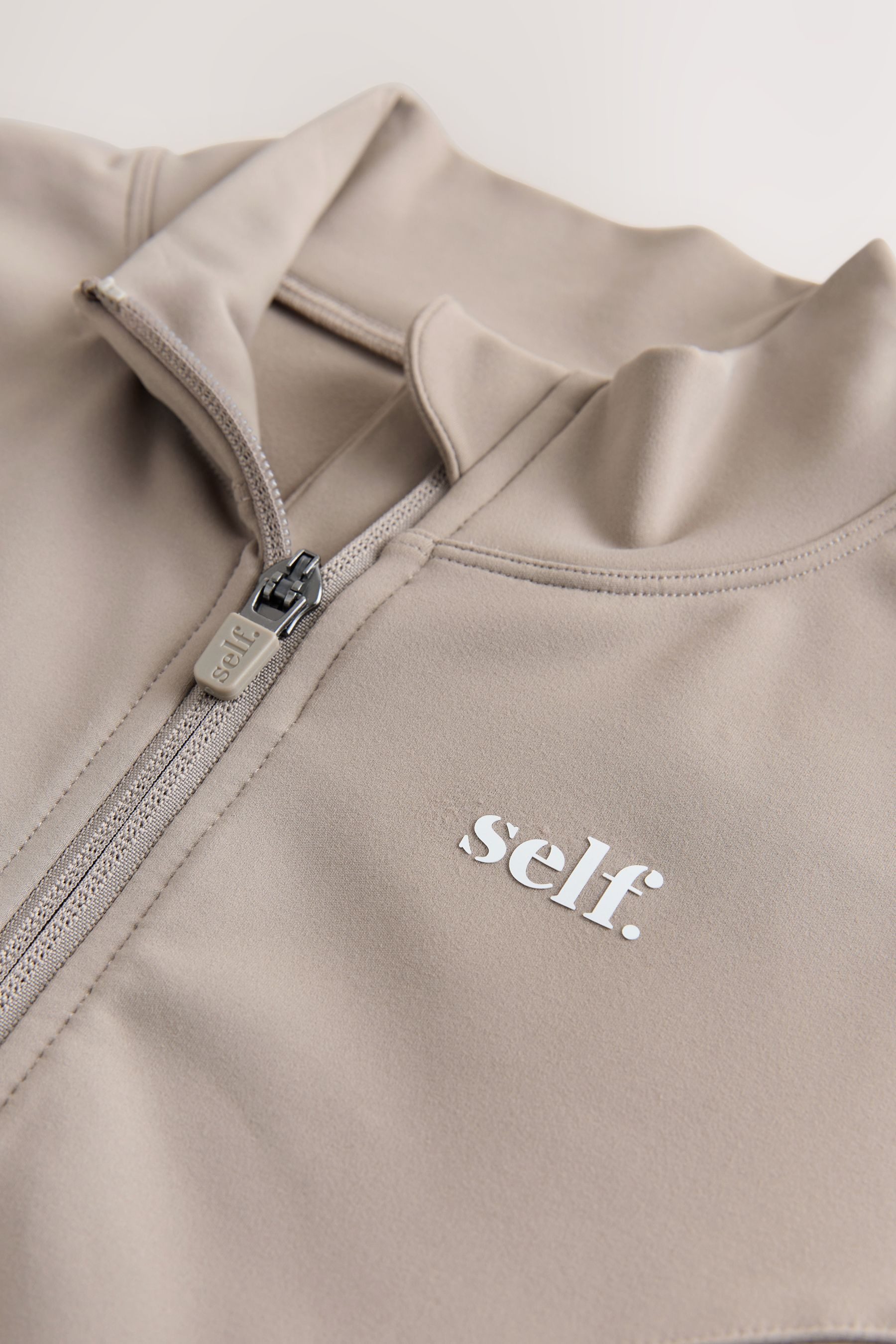 self Trainingsjacke Skulpturierende, kurze Jacke mit RV (1-St)