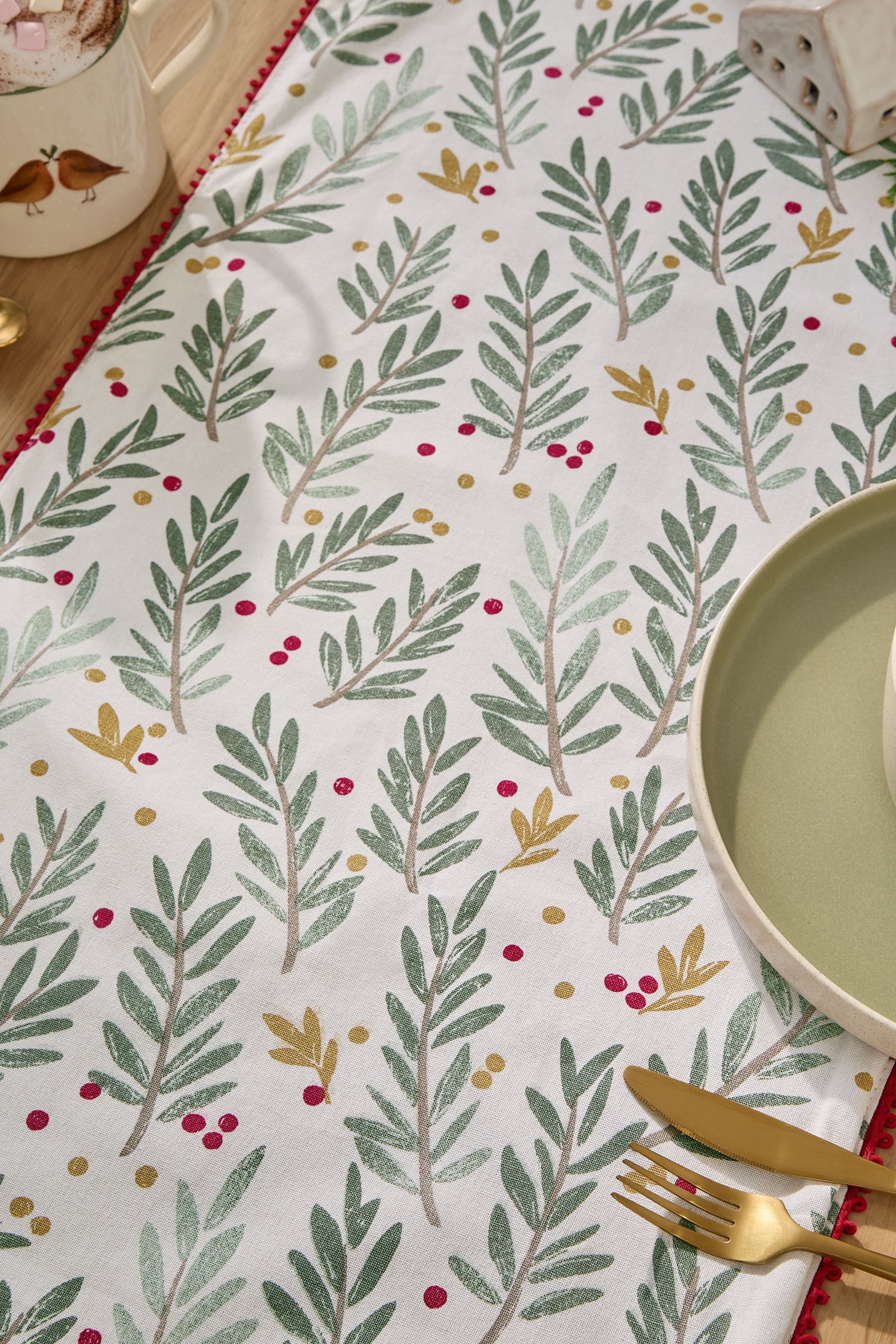 Next Tischläufer Weihnachtstischläufer mit Mistelzweigdesign (1-tlg) günstig online kaufen