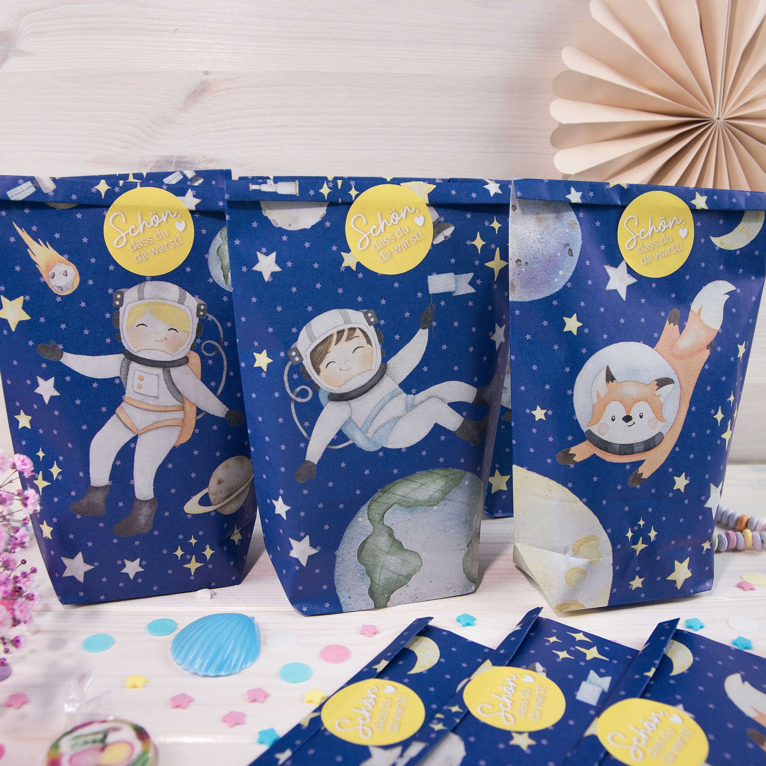 PAPIERDRACHEN Geschenkbox 12 Geschenktüten zum Geburtstag - mit Aufkleber zum Verschließen, in verschiedenen Motiven erhältlich