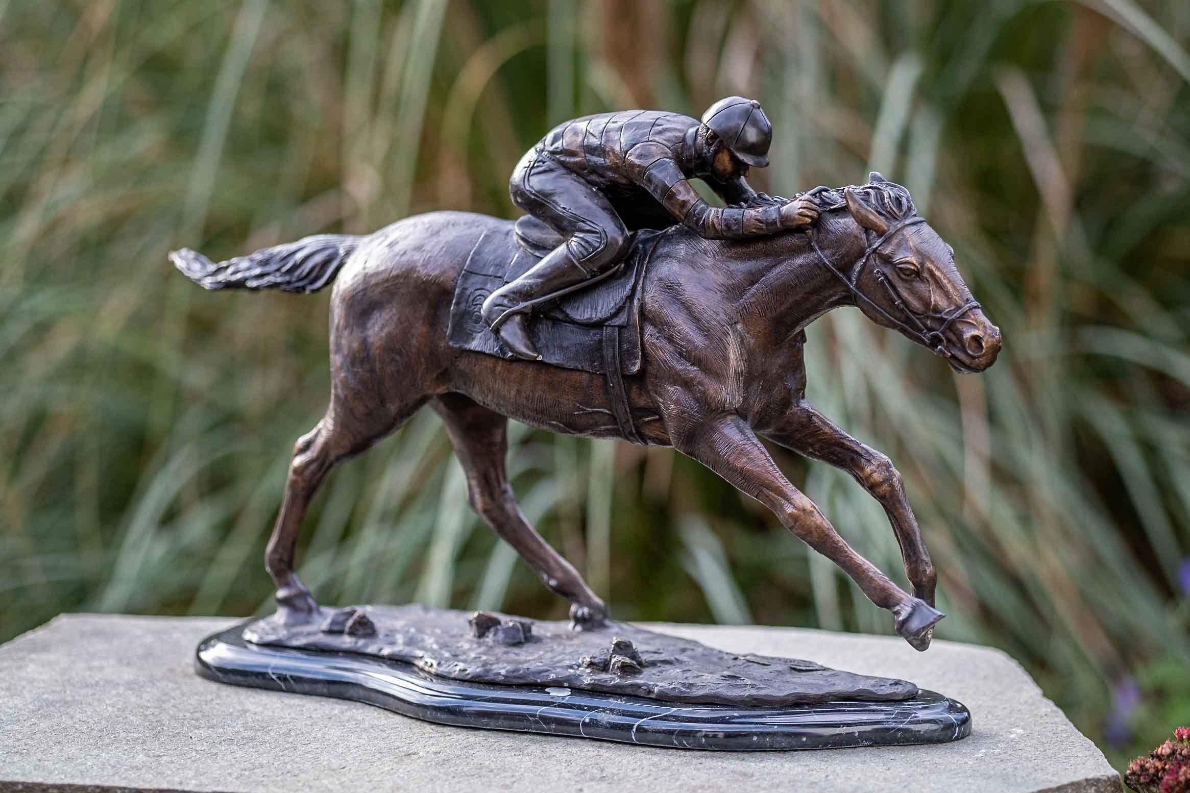 Bronze-Skulptur IDYL Pferd, Dekofigur Bronze auf Jockey IDYL