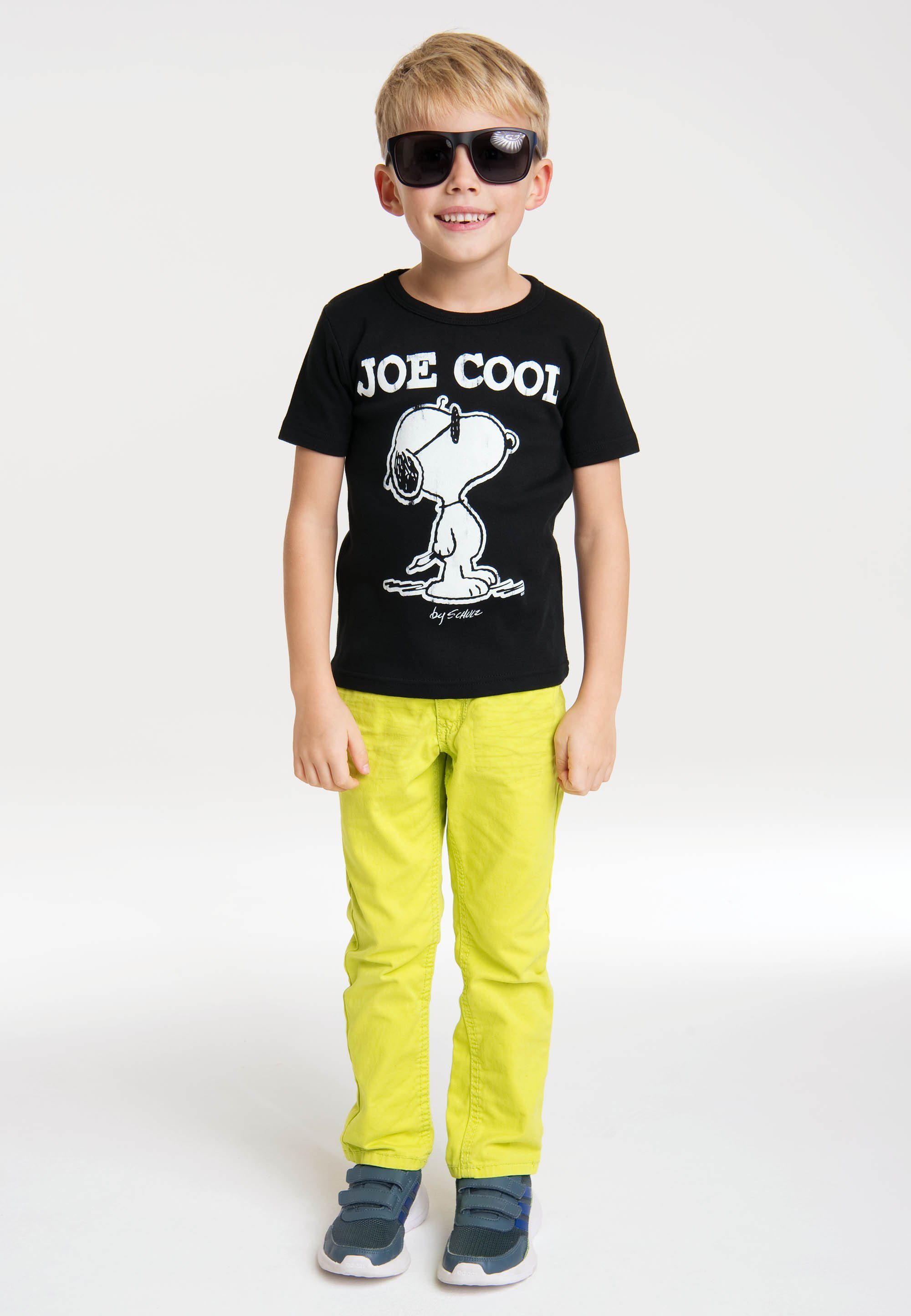 LOGOSHIRT T-Shirt Snoopy - Peanuts - Joe Cool mit Retro-Print