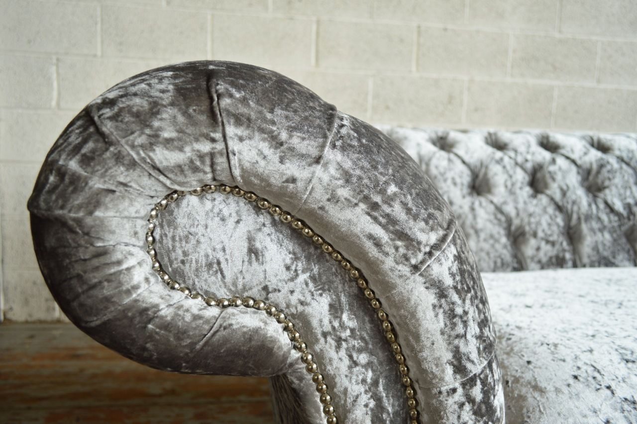 Xlmoebel Chesterfield-Sofa Silbernes Textil-Leder Sofa im Chesterfield-Stil, Hergestellt in Europa