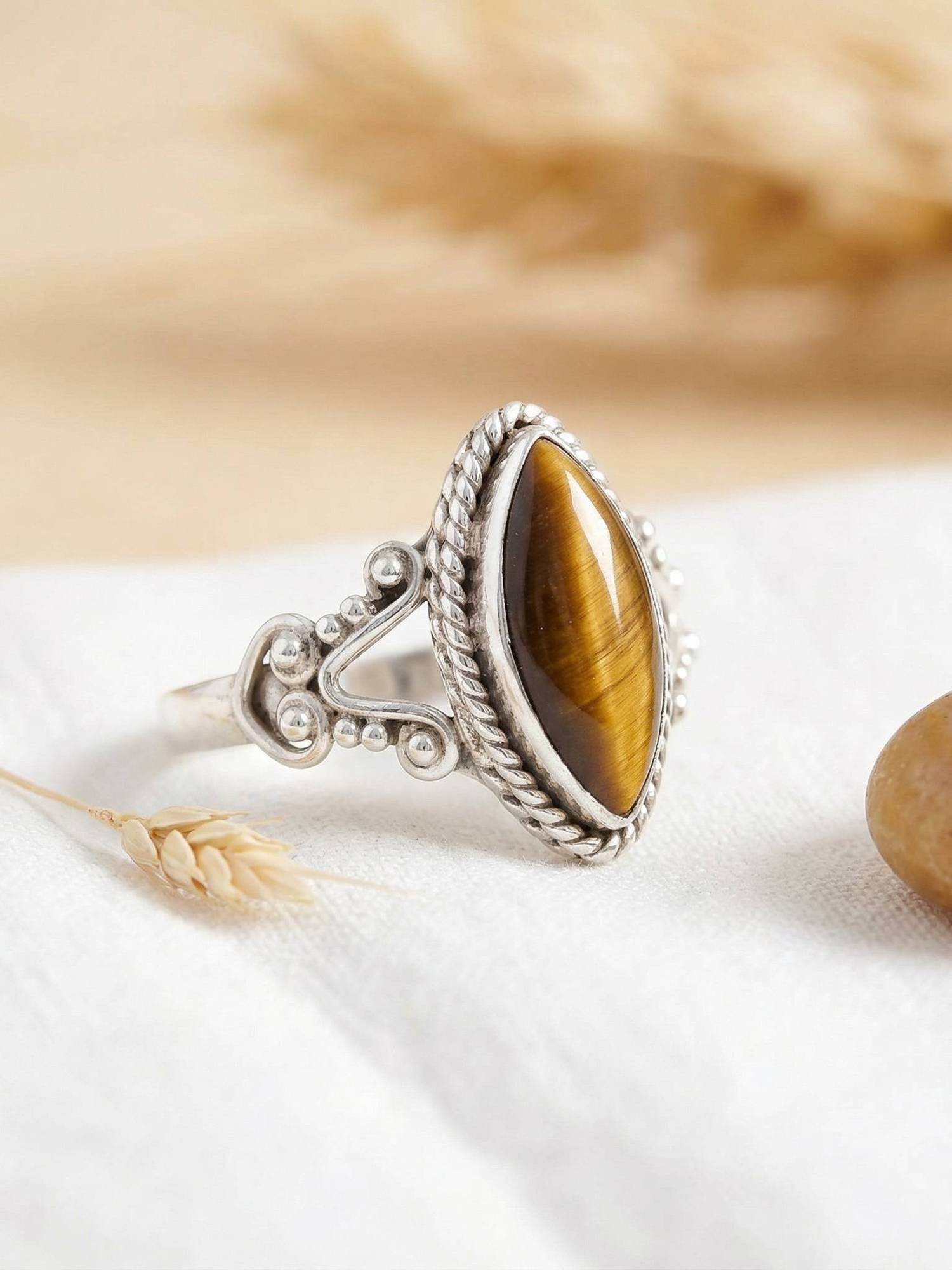 mantraroma Silberring NOBALA aus 925 Silber mit Tigerauge (Ring mit Schmuckbeutel), Damenring aus 925er Silber