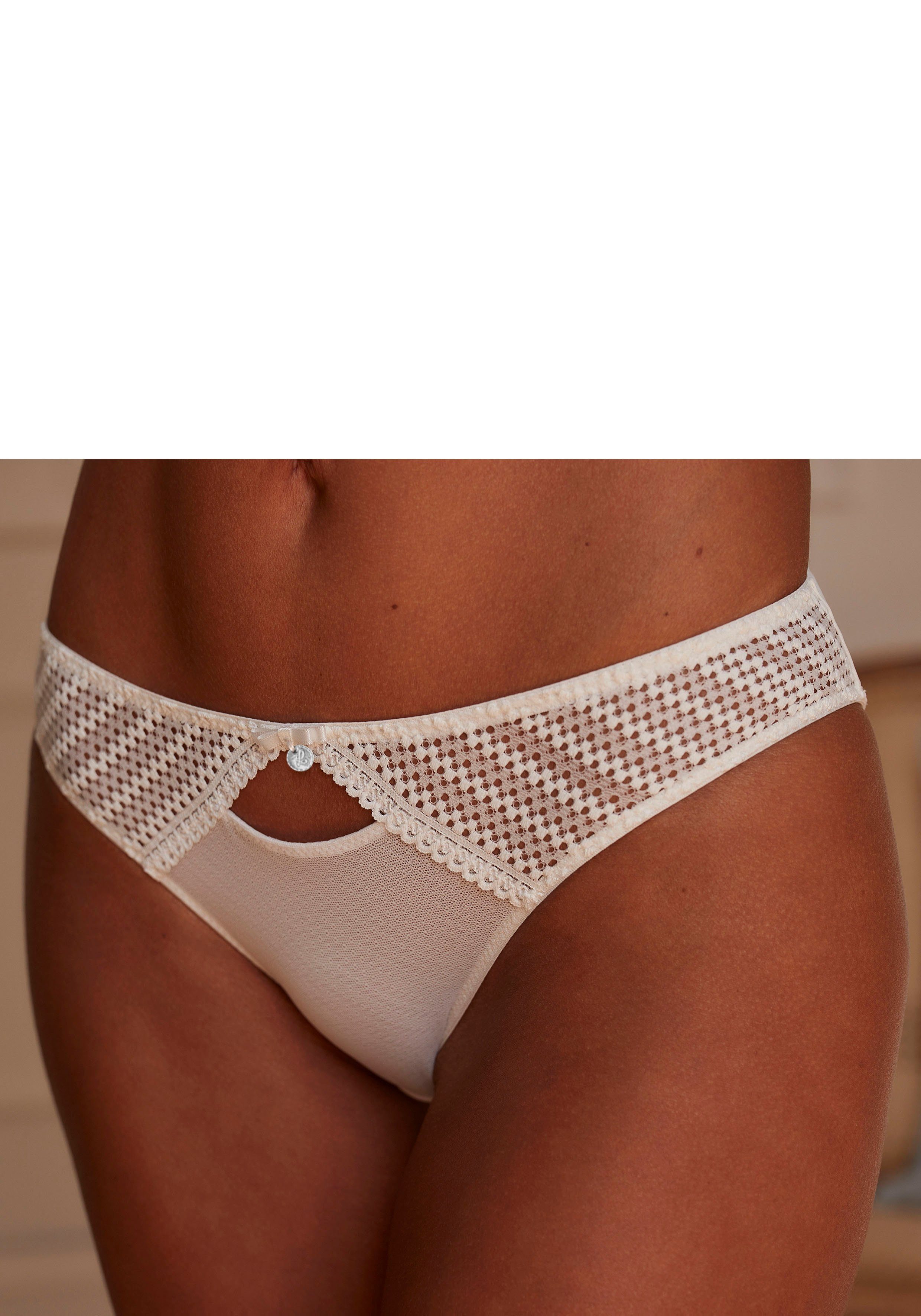 den feiner Spitze mit Seiten Slip an LASCANA cream