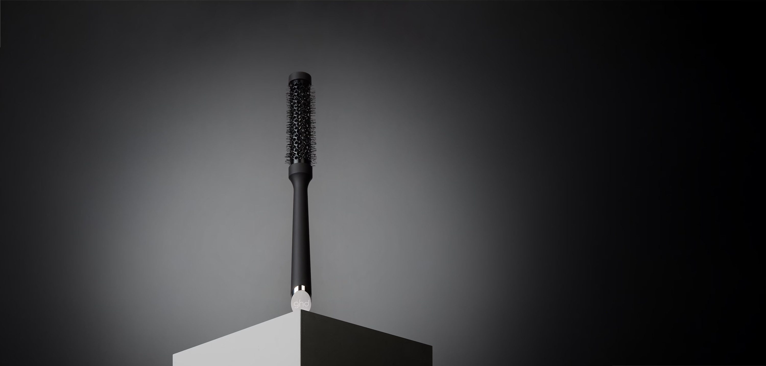 GHD Stylingbürste Ghd The Blow Dryer - Rundbürste - 25 mm, 1-tlg., Ihr Keramikkörper speichert die Föhnwärme