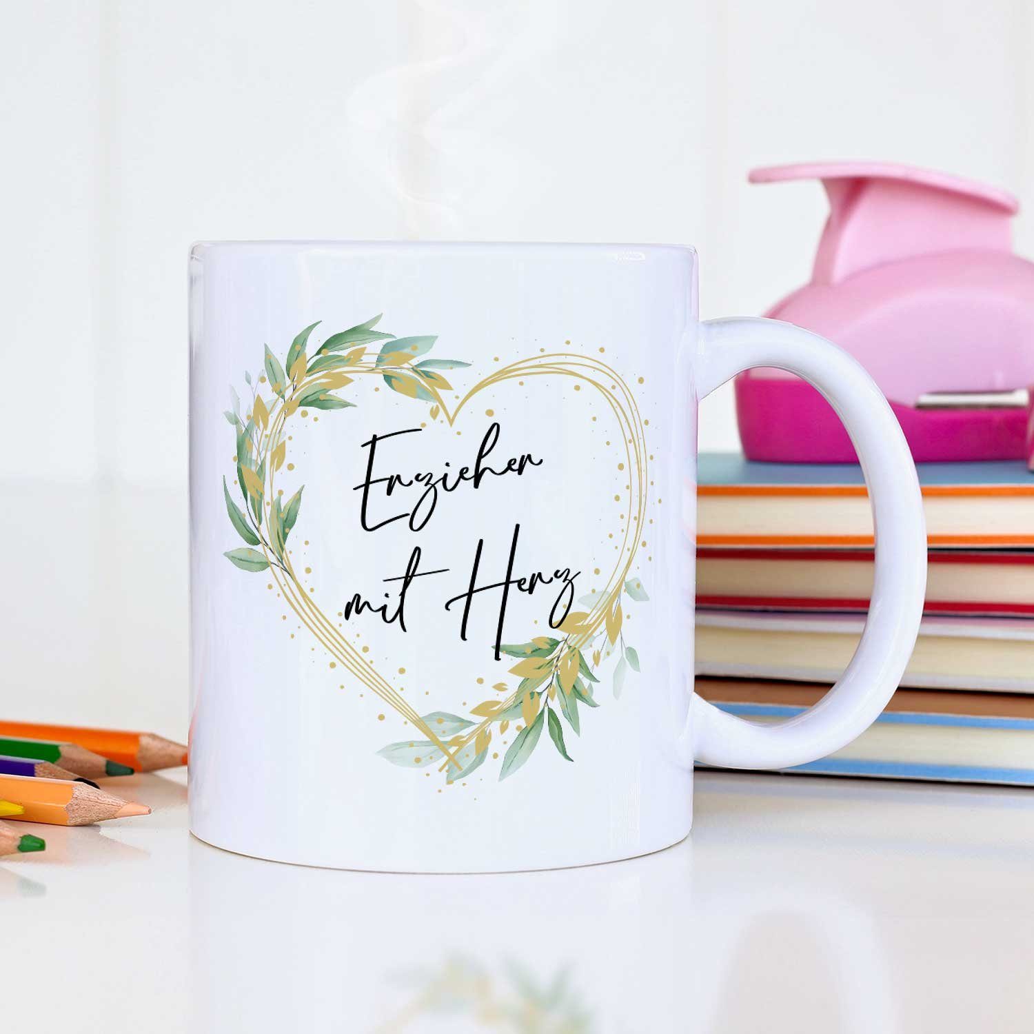 GRAVURZEILE Tasse mit Spruch - Erzieher / Erzieherin mit Herz - Langlebiger Druck, aus Keramik - Spülmaschinenfest, Motiv: Erzieher - Farbe: Weiß