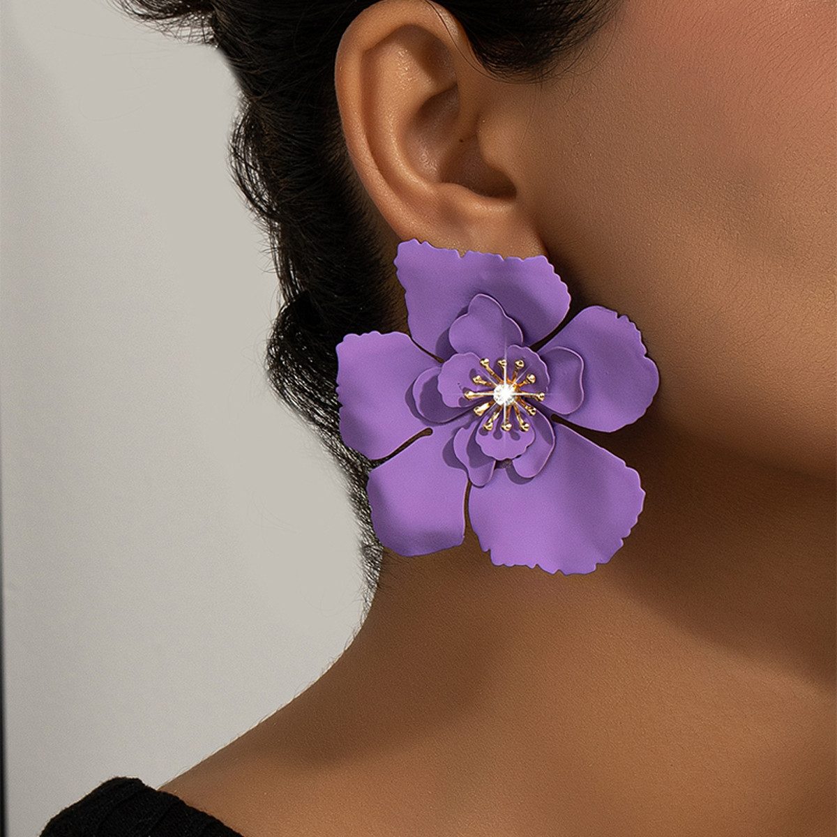 KARMA Paar Ohrstecker Damen Blüten bunt verschiedene Farben Ohrschmuck modern (2-tlg., Blumenohrringe Blumenohrstecker), Damenschmuck Ohrringe Damenohrstecker